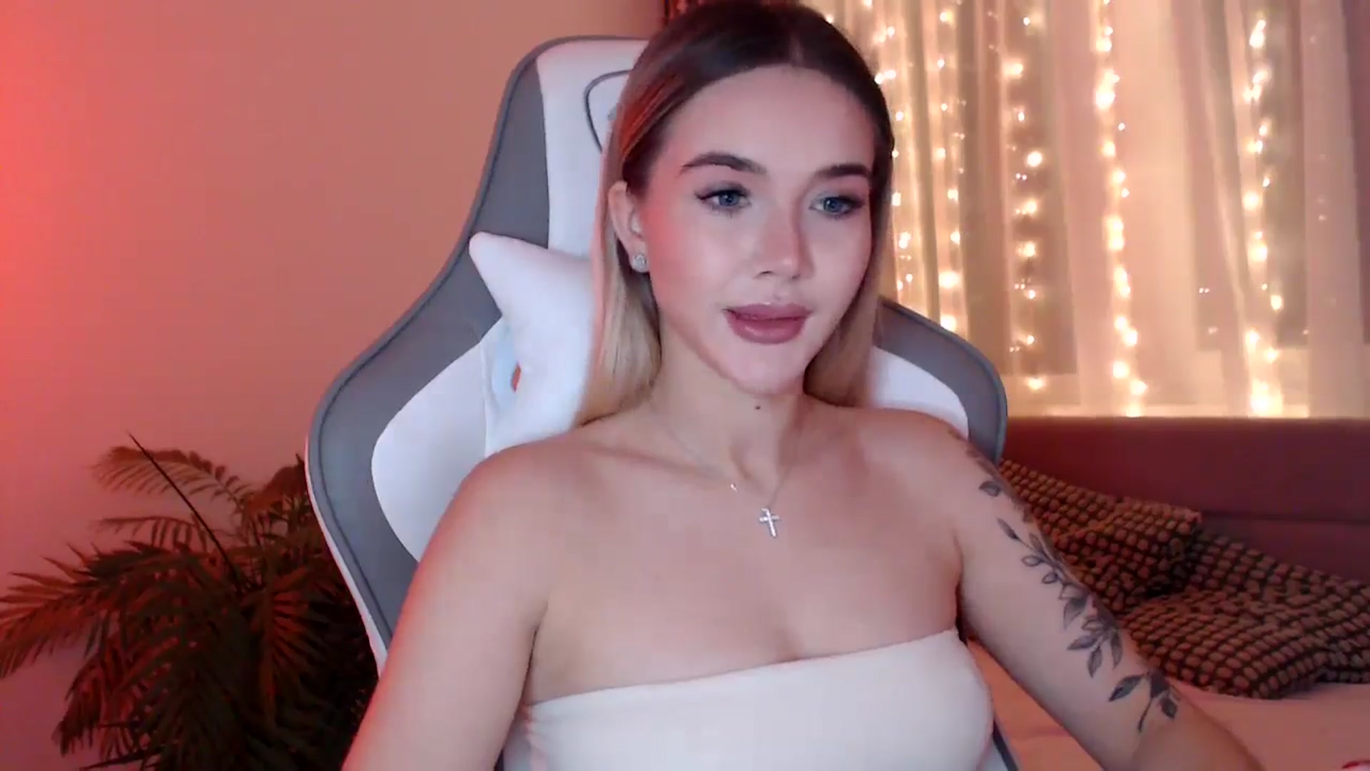Gallery image thumbnail from HolyMeow's myfreecams stream on, 02/15/2025, 20:45 image 4 of 20