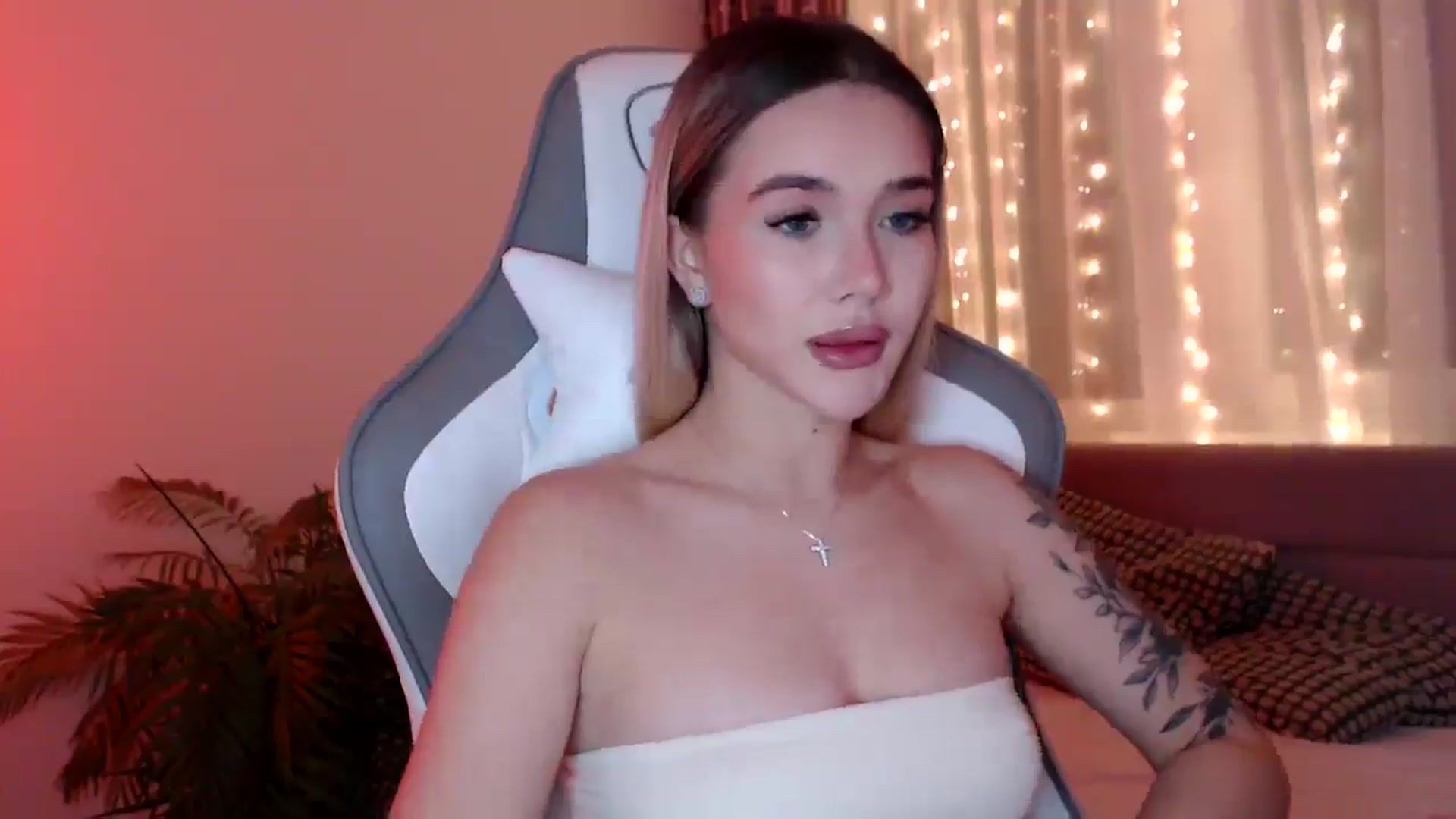 Gallery image thumbnail from HolyMeow's myfreecams stream on, 02/15/2025, 20:45 image 11 of 20