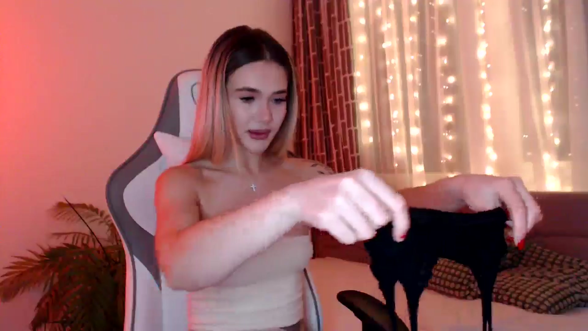 Gallery image thumbnail from HolyMeow's myfreecams stream on, 02/15/2025, 20:45 image 17 of 20