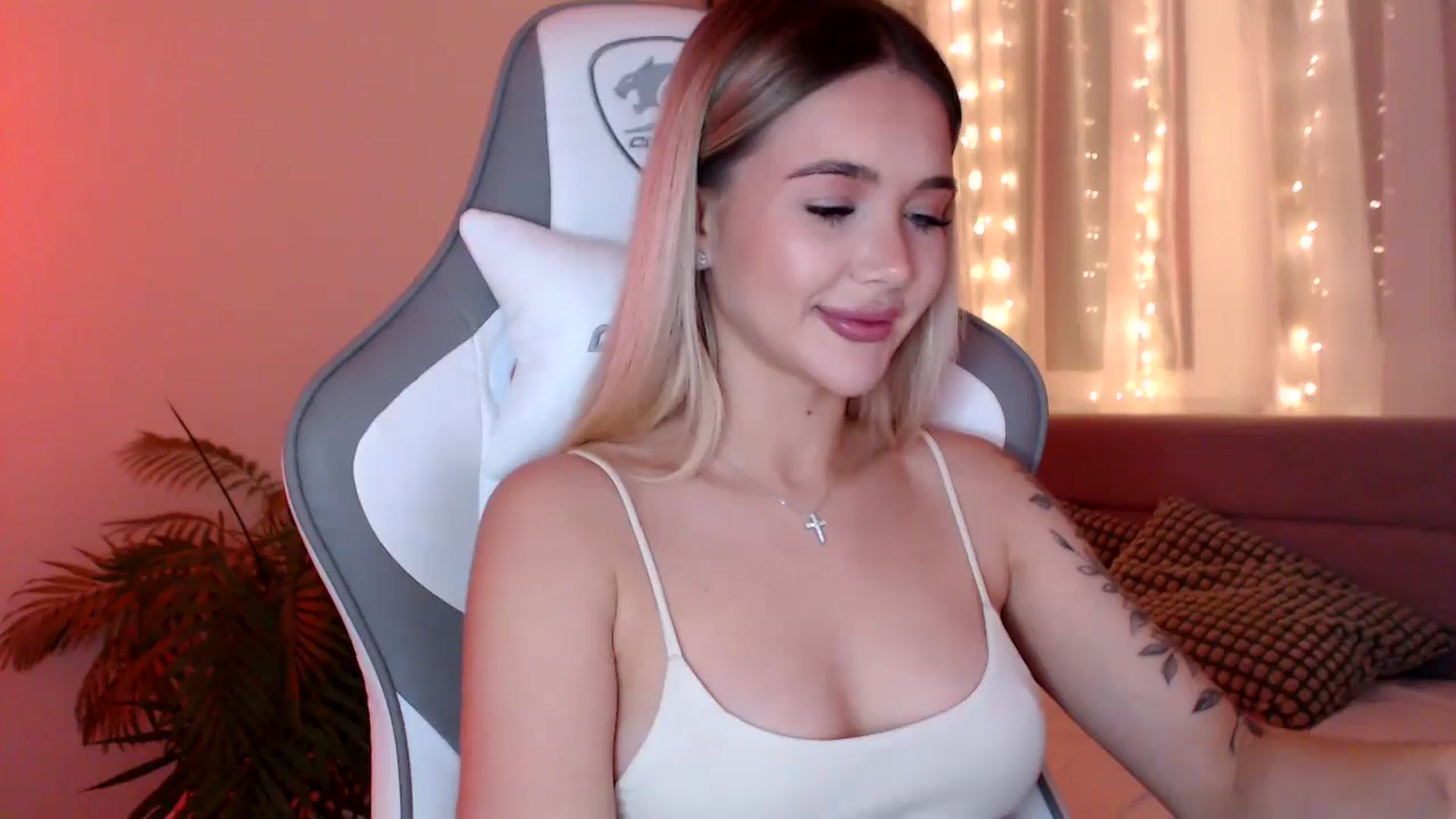 Gallery image thumbnail from HolyMeow's myfreecams stream on, 02/16/2025, 22:09 image 14 of 20