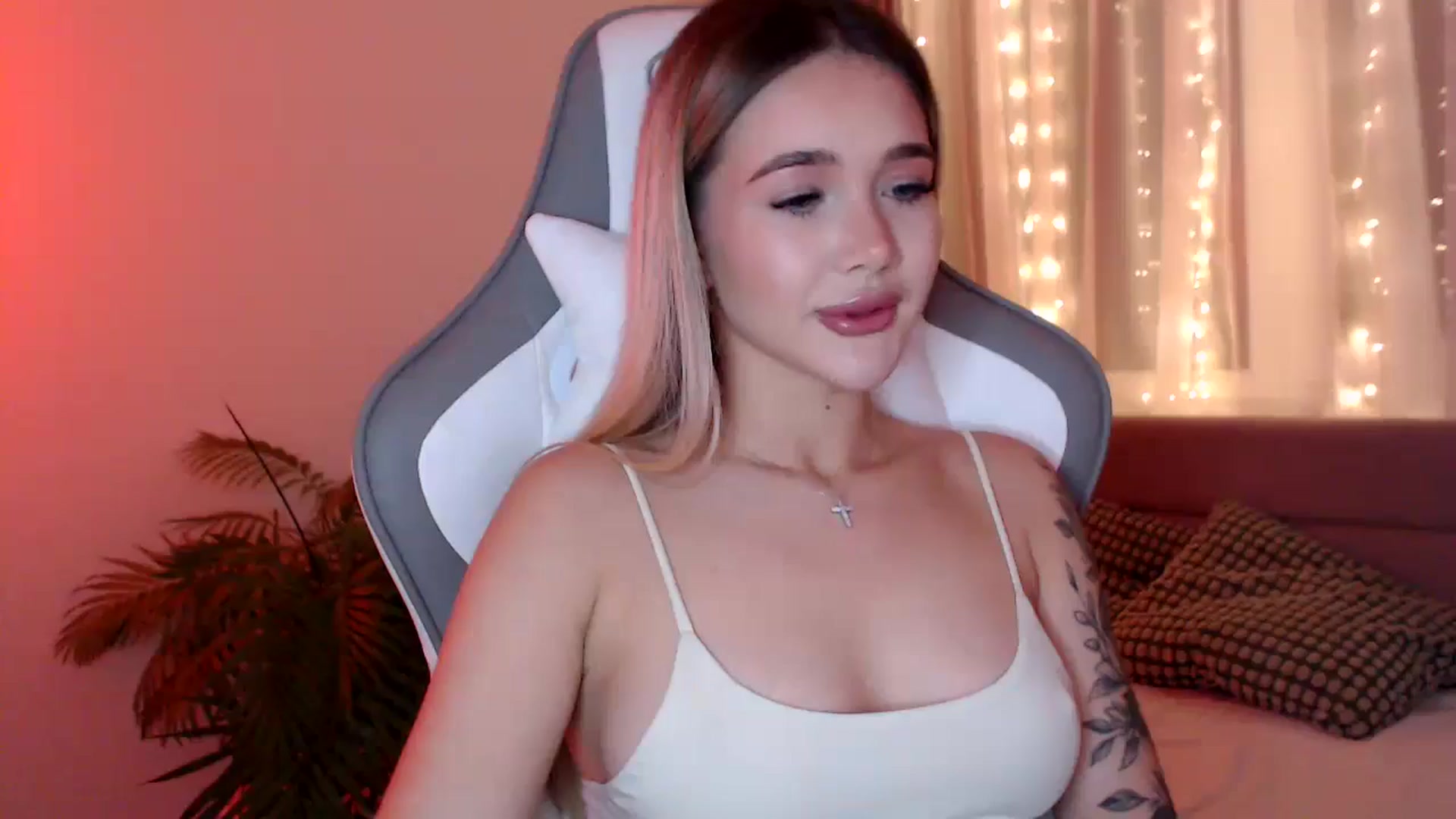 Gallery image thumbnail from HolyMeow's myfreecams stream on, 02/16/2025, 22:09 image 13 of 20