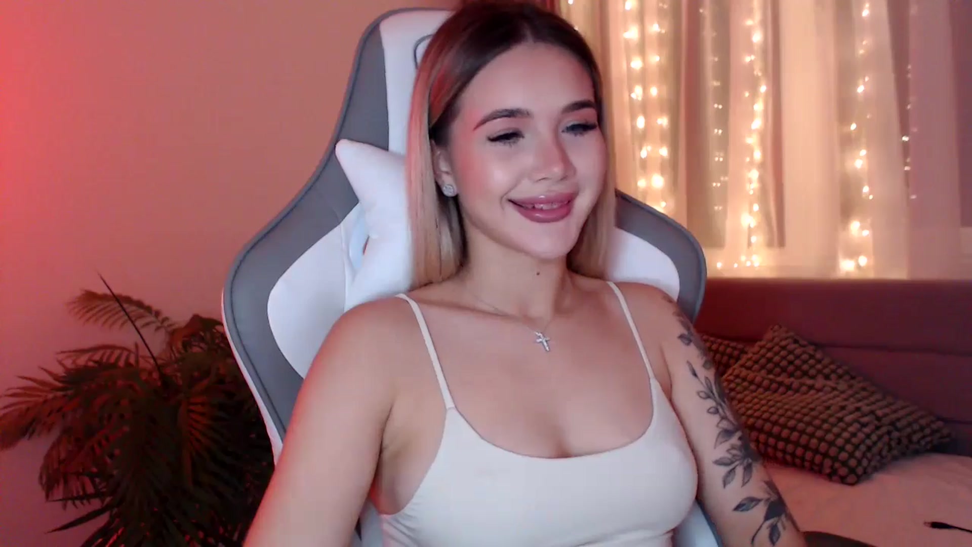 Gallery image thumbnail from HolyMeow's myfreecams stream on, 02/16/2025, 22:09 image 4 of 20