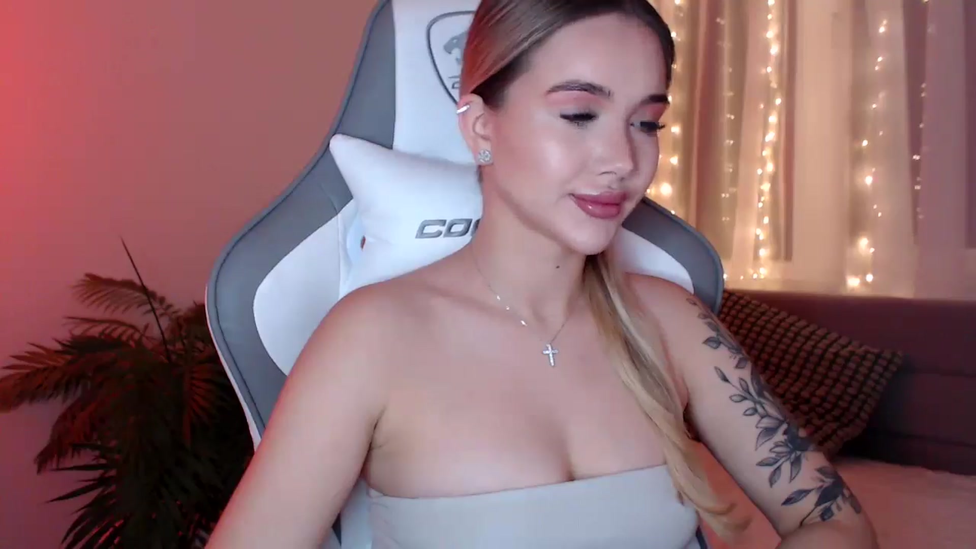 Gallery image thumbnail from HolyMeow's myfreecams stream on, 02/21/2025, 20:23 image 5 of 20