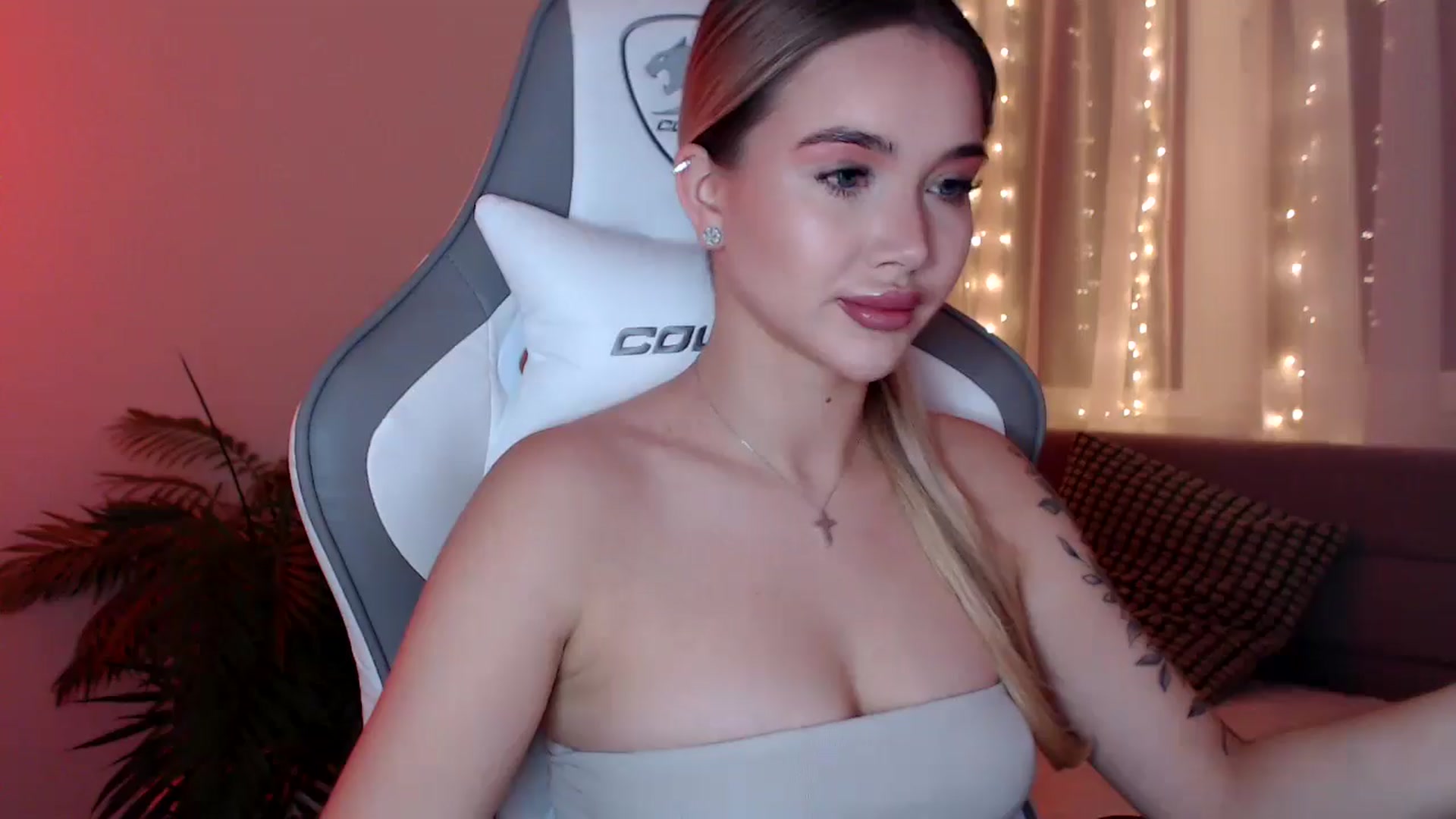 Gallery image thumbnail from HolyMeow's myfreecams stream on, 02/21/2025, 20:23 image 11 of 20