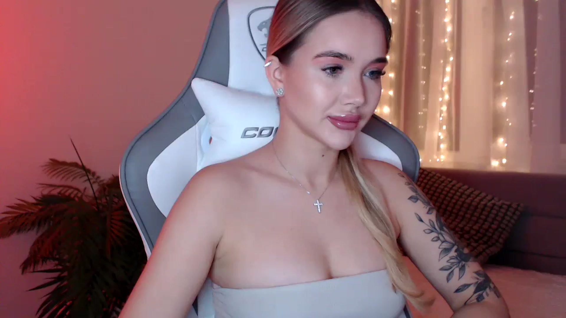 Gallery image thumbnail from HolyMeow's myfreecams stream on, 02/21/2025, 20:23 image 4 of 20