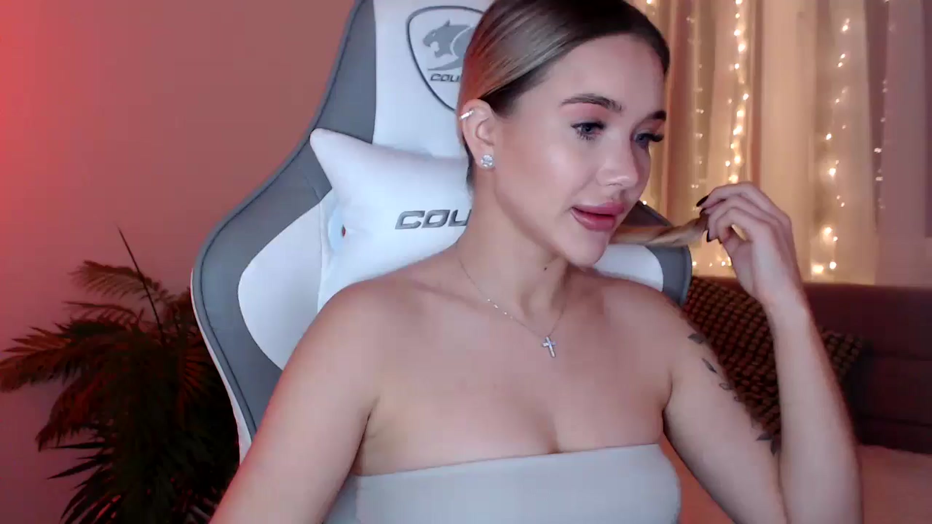 Gallery image thumbnail from HolyMeow's myfreecams stream on, 02/21/2025, 22:05 image 1 of 20