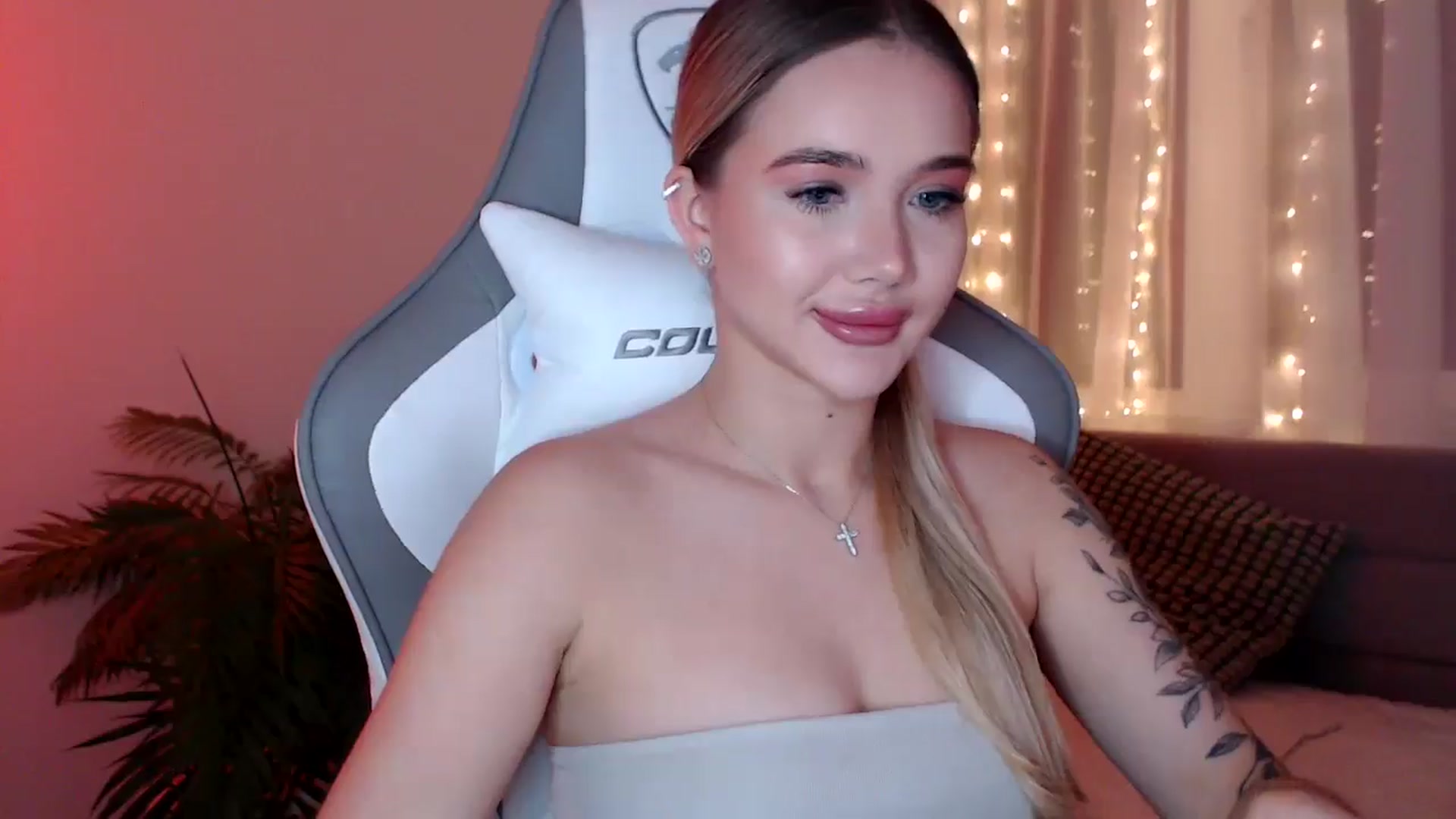 Gallery image thumbnail from HolyMeow's myfreecams stream on, 02/21/2025, 22:05 image 3 of 20