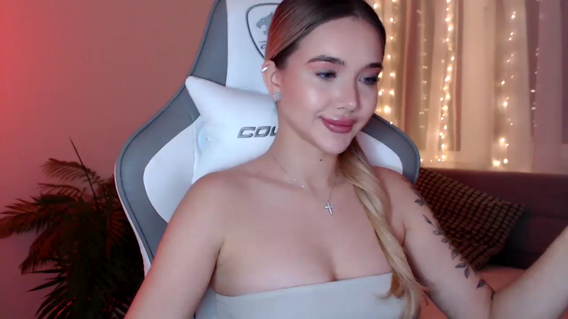 Gallery image thumbnail from HolyMeow's myfreecams stream on, 02/21/2025, 22:05 image 7 of 20