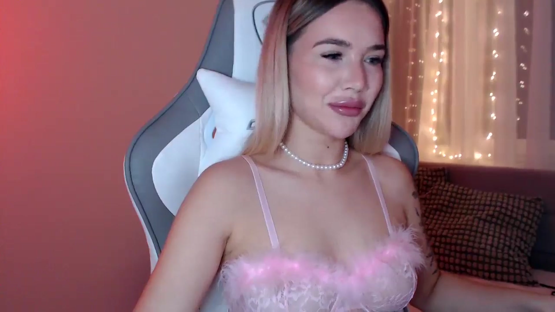 Gallery image thumbnail from HolyMeow's myfreecams stream on, 02/26/2025, 21:34 image 6 of 20