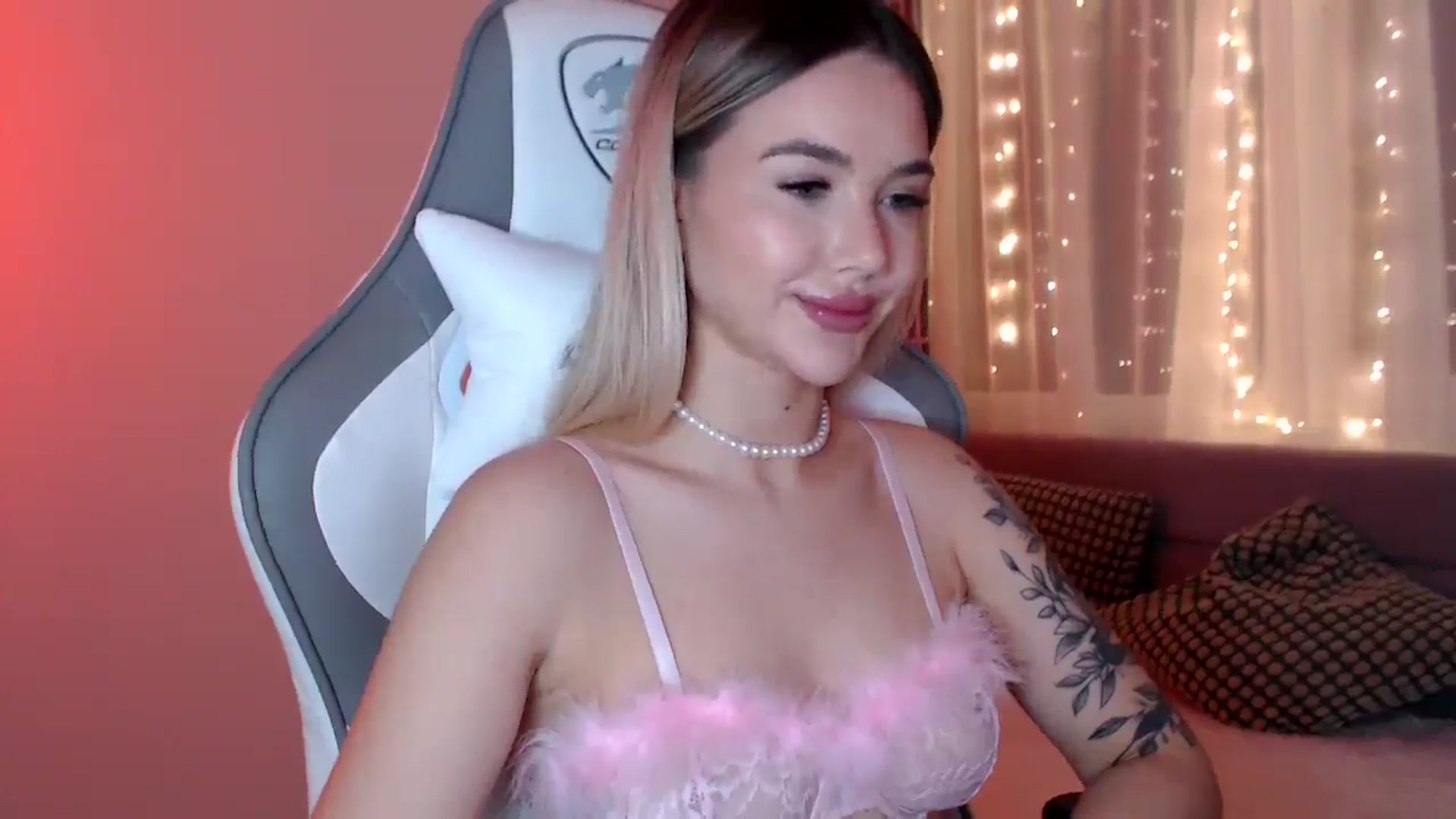Gallery image thumbnail from HolyMeow's myfreecams stream on, 02/27/2025, 24:44 image 10 of 20