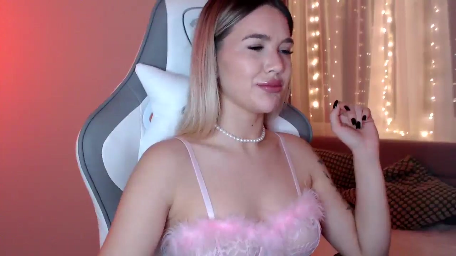 Gallery image thumbnail from HolyMeow's myfreecams stream on, 02/27/2025, 24:44 image 15 of 20