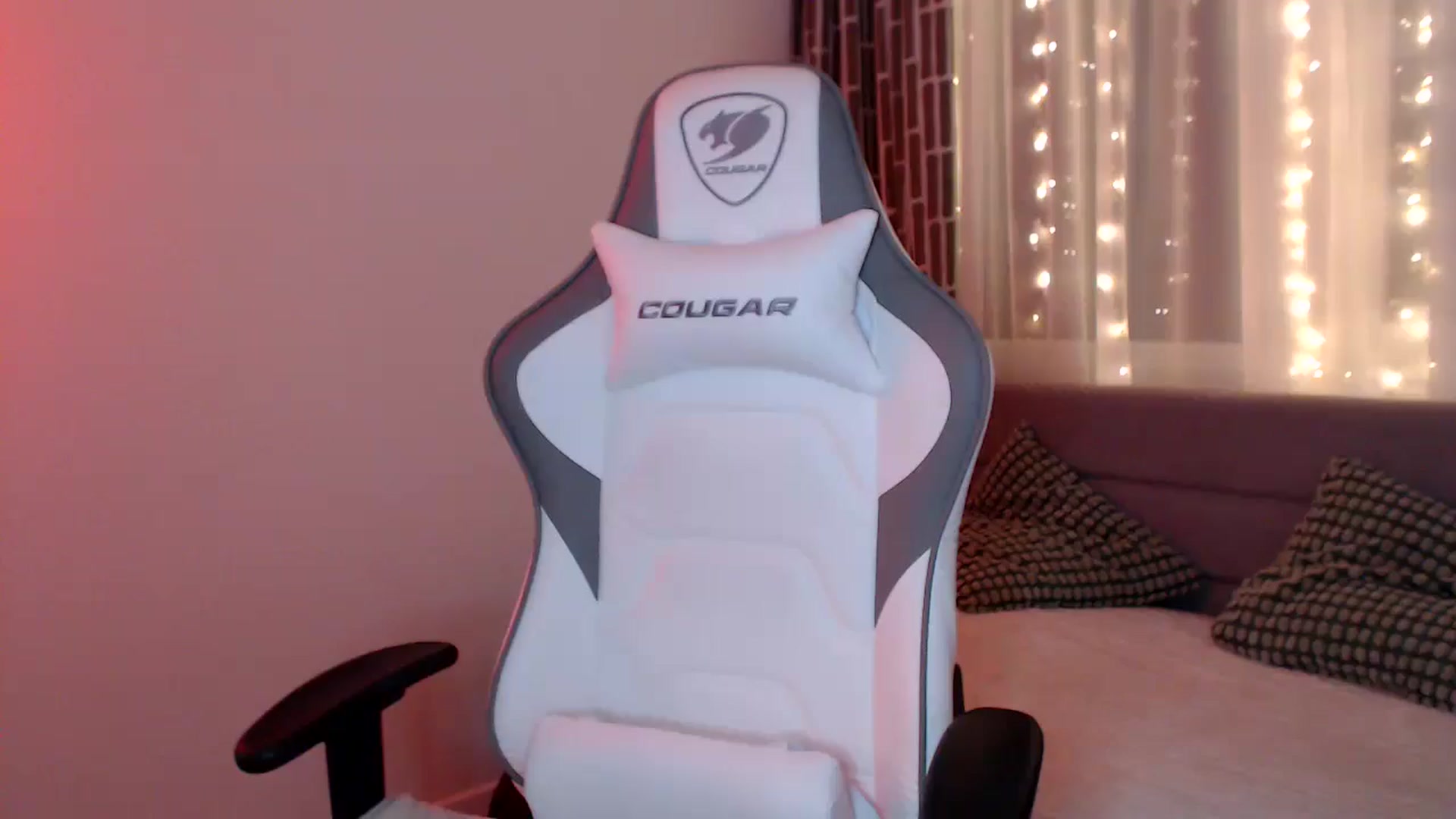 Gallery image thumbnail from HolyMeow's myfreecams stream on, 03/08/2025, 22:46 image 18 of 20
