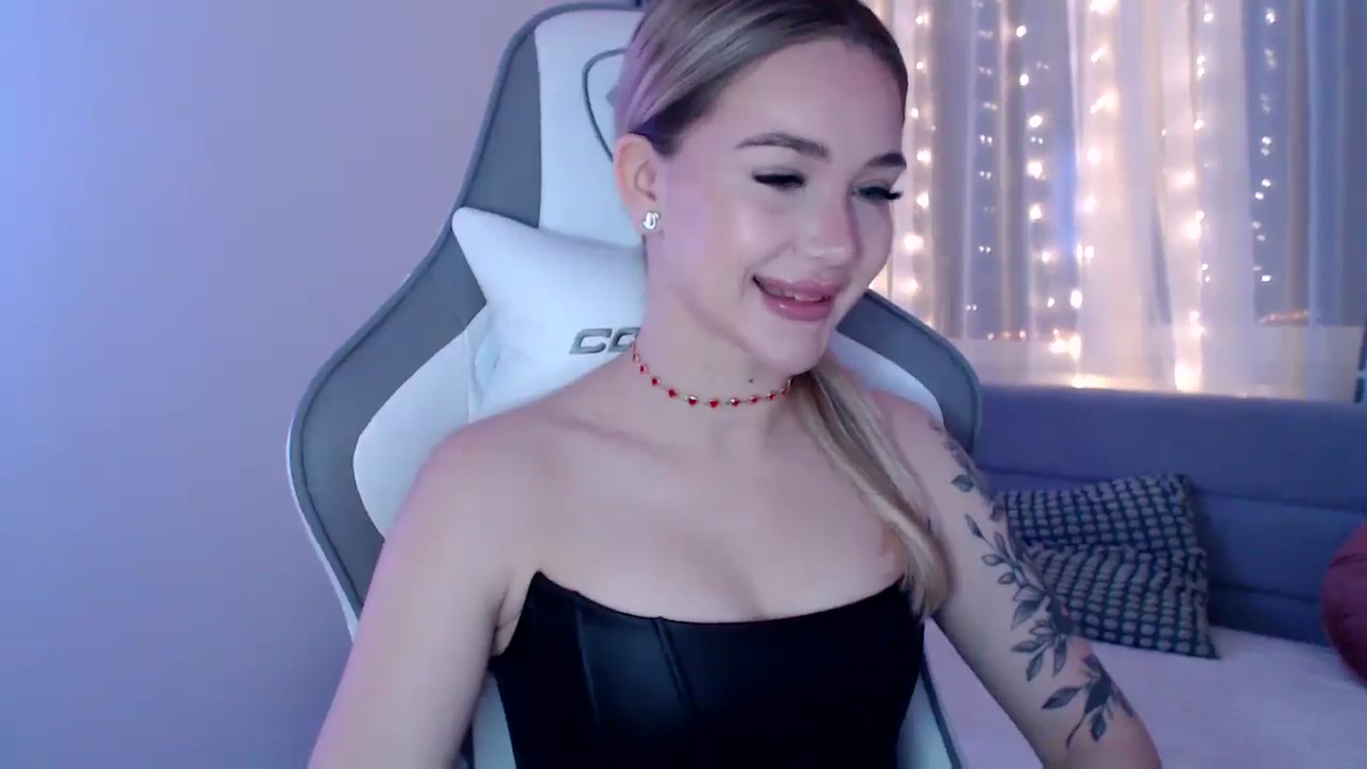 Gallery image thumbnail from HolyMeow's myfreecams stream on, 03/29/2025, 21:22 image 4 of 20