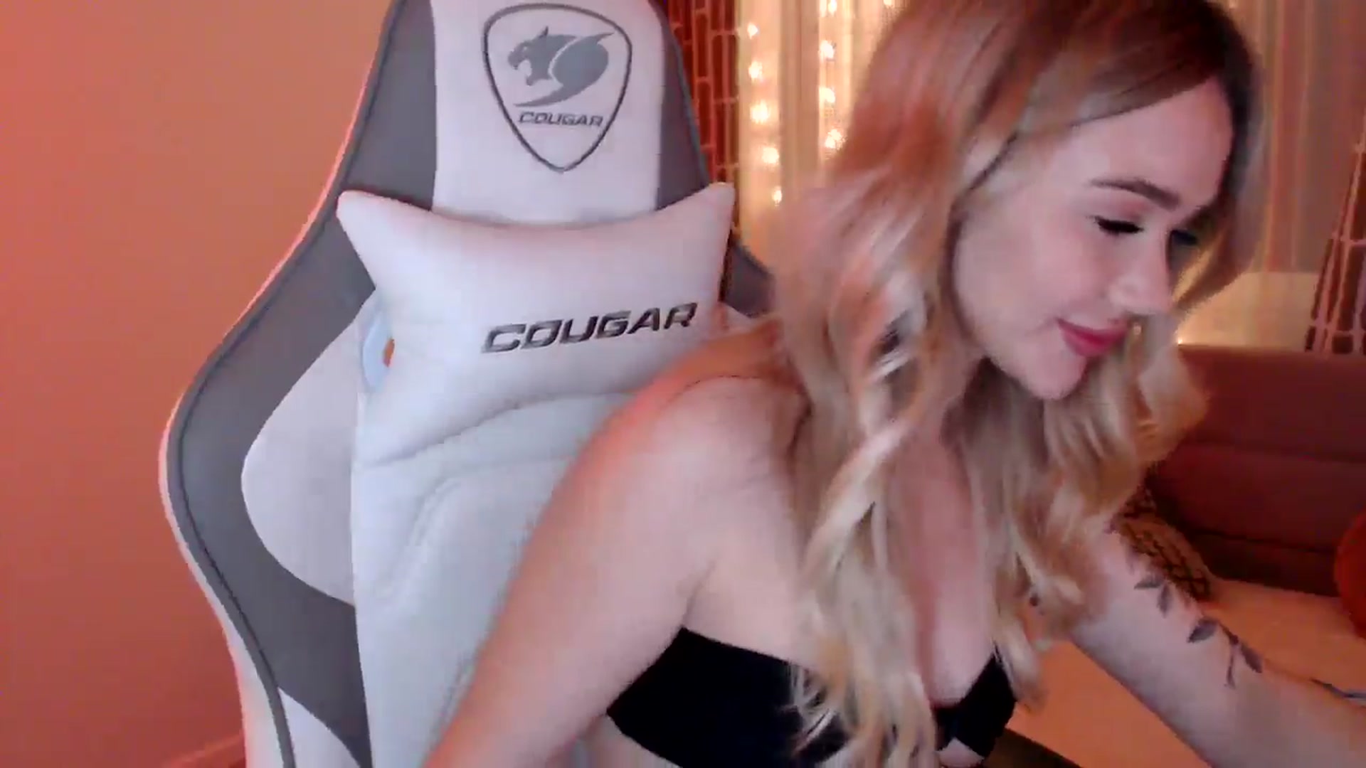 Gallery image thumbnail from HolyMeow's myfreecams stream on, 03/30/2025, 22:54 image 20 of 20