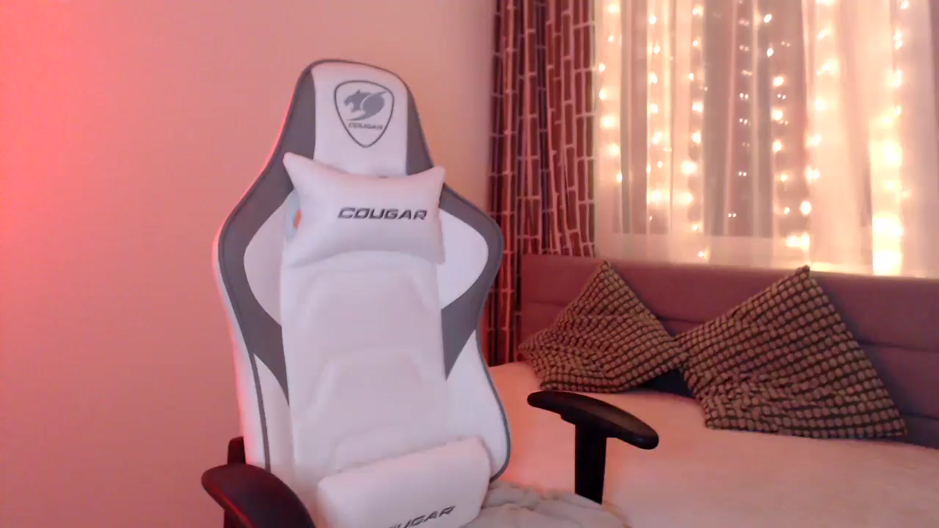 Gallery image thumbnail from HolyMeow's myfreecams stream on, 04/03/2025, 19:20 image 18 of 20
