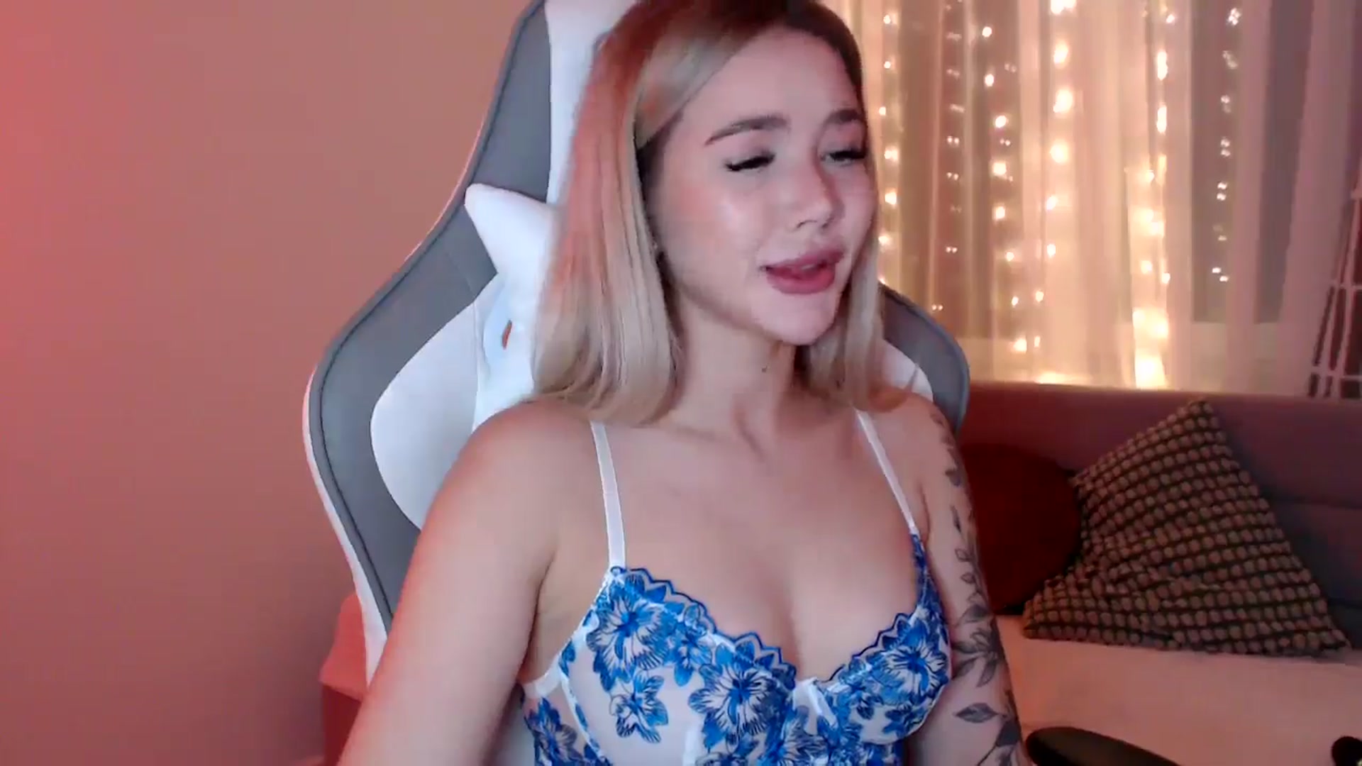 Gallery image thumbnail from HolyMeow's myfreecams stream on, 04/15/2025, 21:24 image 13 of 20