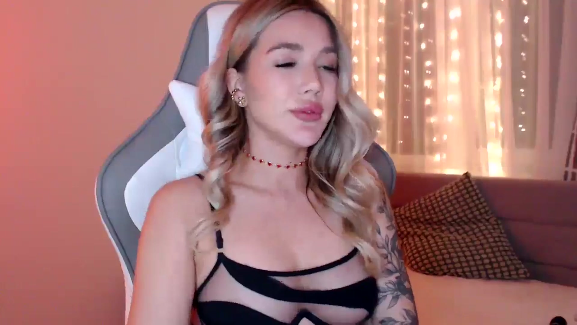 Gallery image thumbnail from HolyMeow's myfreecams stream on, 04/27/2025, 21:14 image 5 of 20