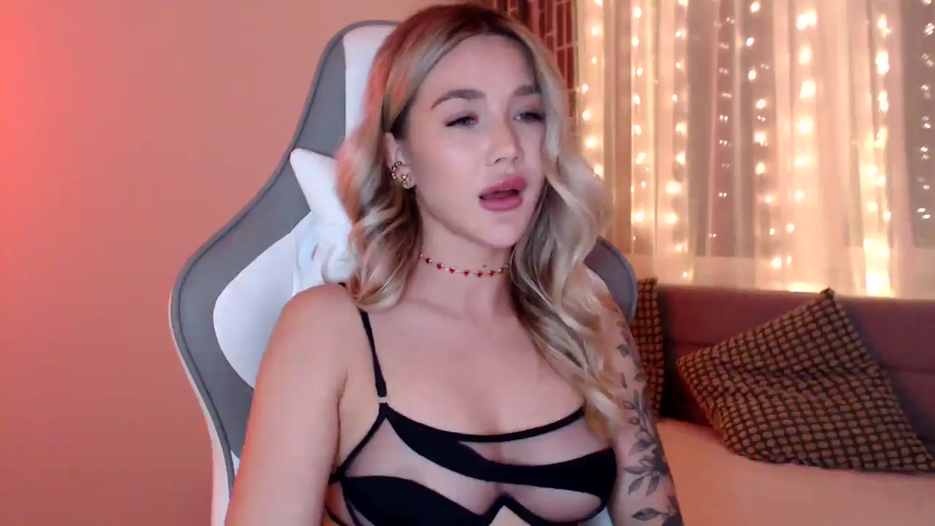 Gallery image thumbnail from HolyMeow's myfreecams stream on, 04/27/2025, 21:14 image 11 of 20