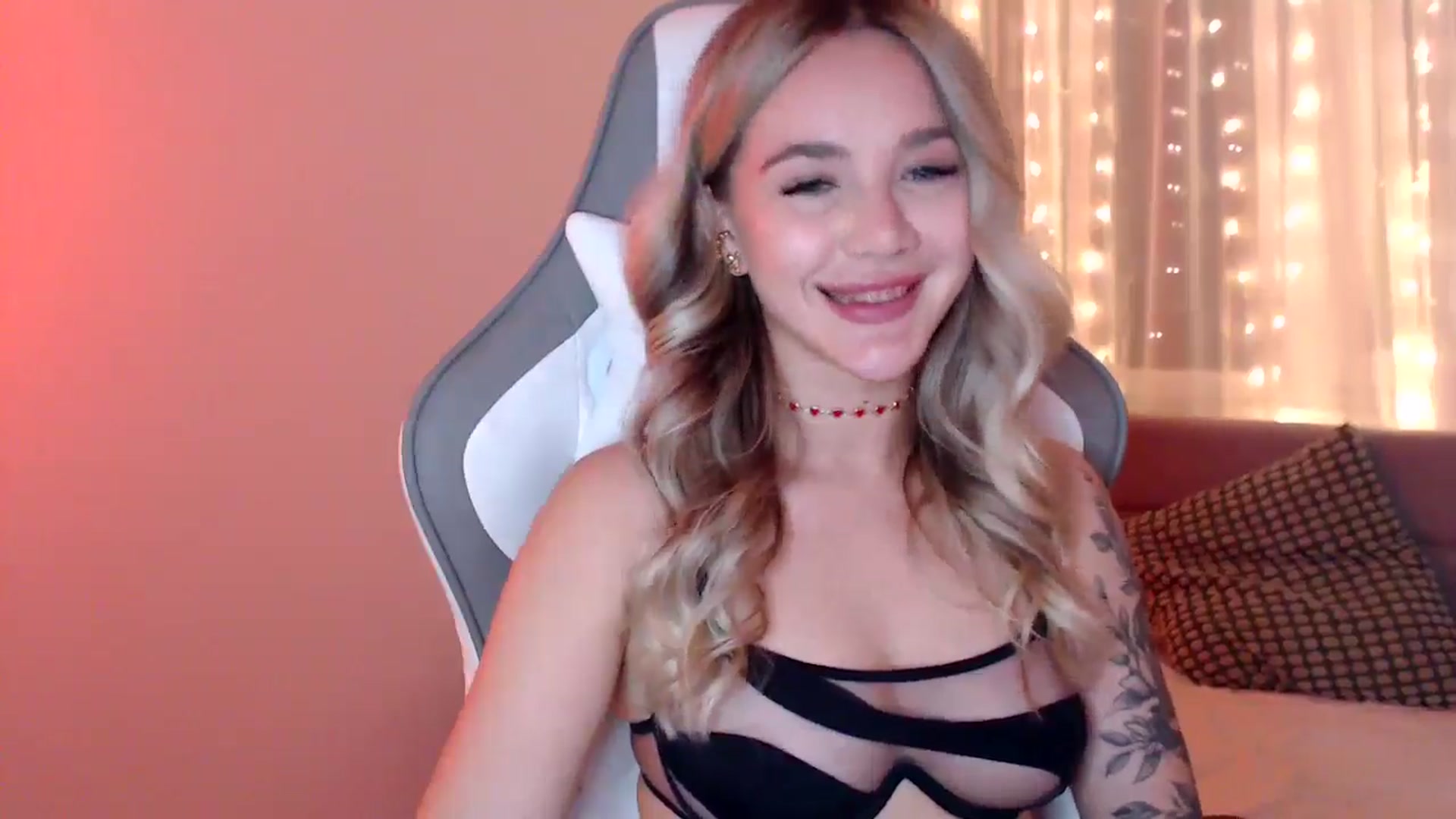 Gallery image thumbnail from HolyMeow's myfreecams stream on, 04/27/2025, 22:06 image 2 of 20