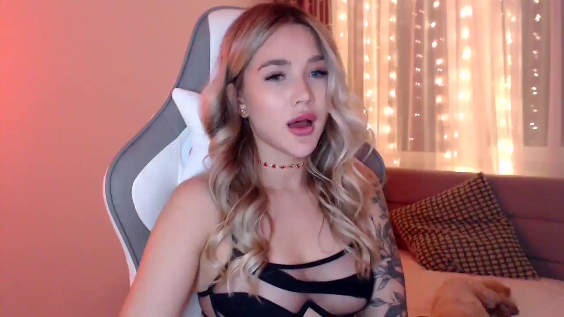 Gallery image thumbnail from HolyMeow's myfreecams stream on, 04/27/2025, 22:06 image 15 of 20