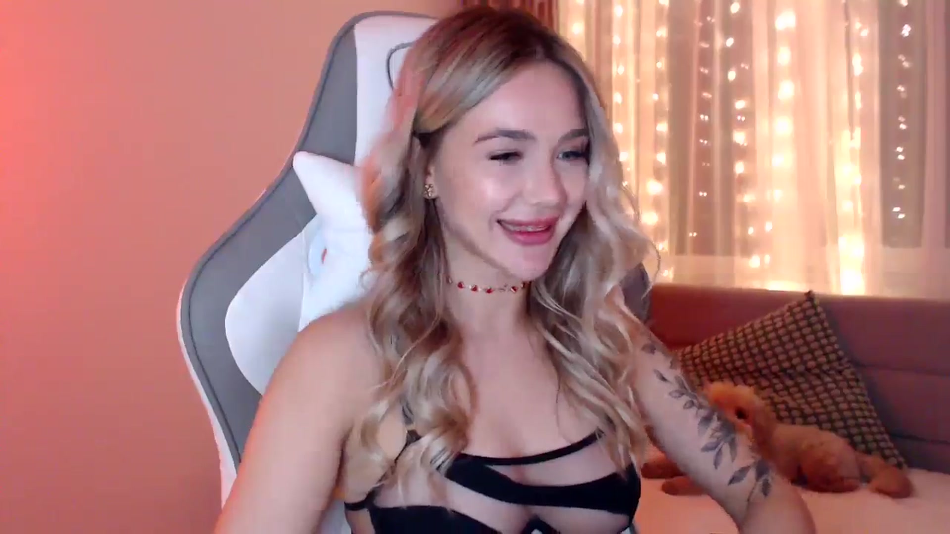 Gallery image thumbnail from HolyMeow's myfreecams stream on, 04/27/2025, 22:06 image 17 of 20