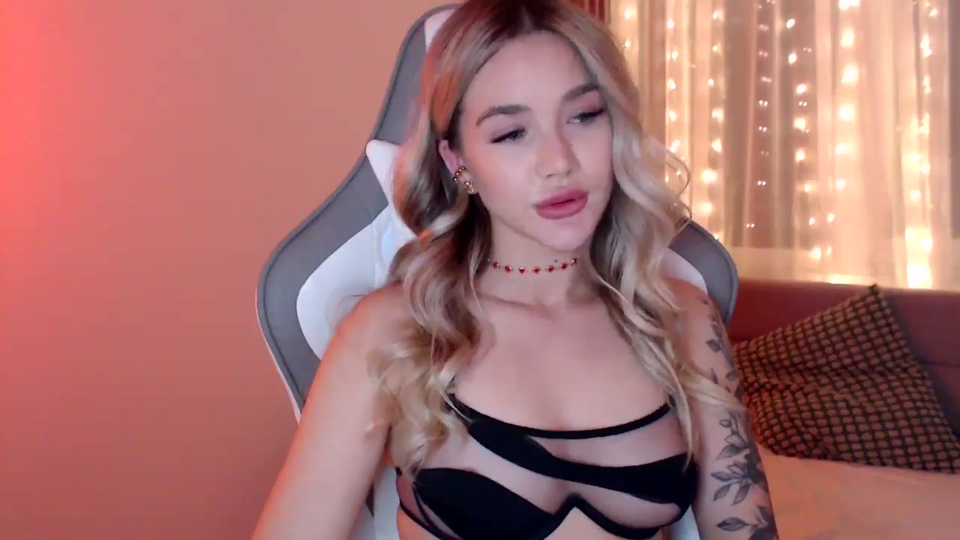 Gallery image thumbnail from HolyMeow's myfreecams stream on, 04/27/2025, 22:06 image 5 of 20