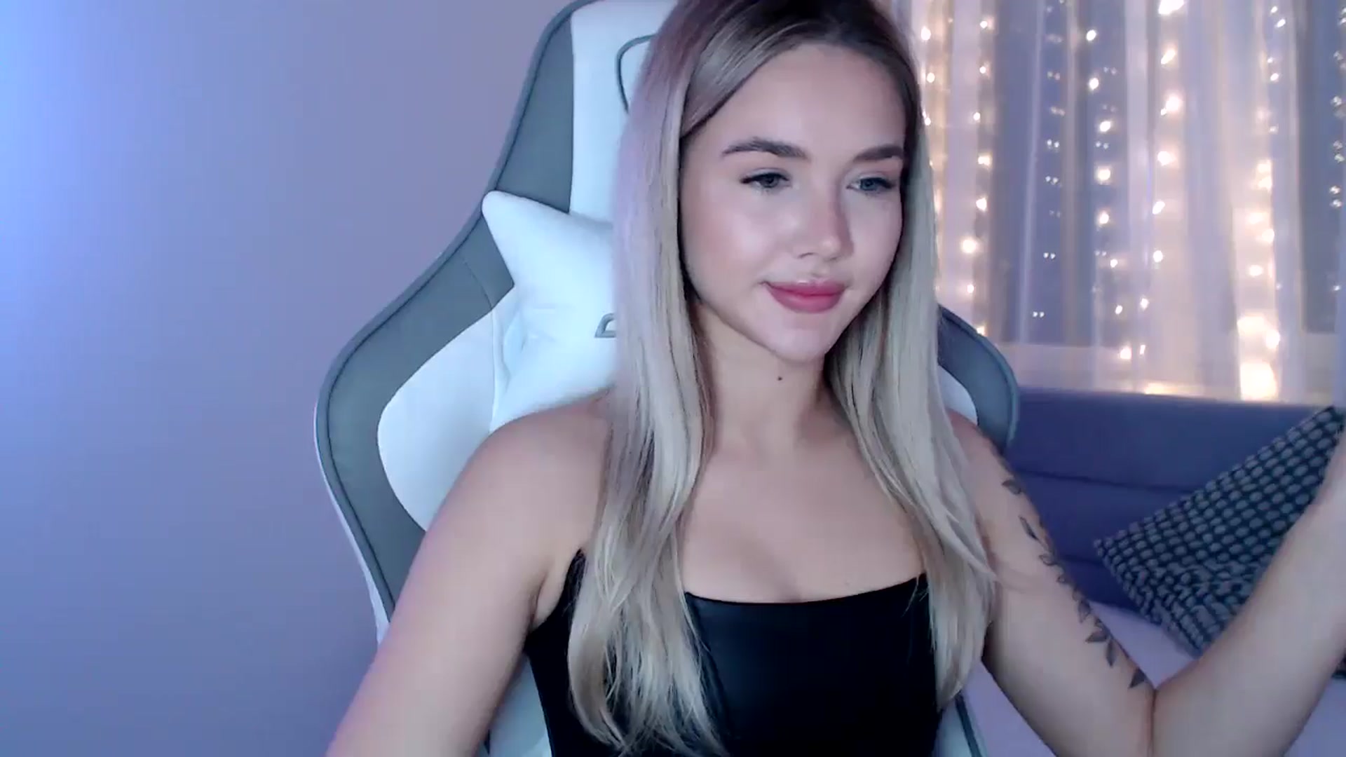 Gallery image thumbnail from HolyMeow's myfreecams stream on, 05/01/2025, 21:03 image 12 of 20