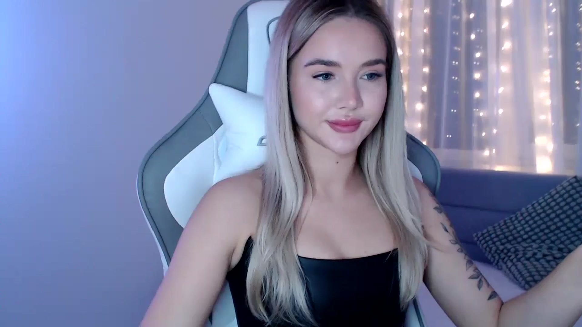 Gallery image thumbnail from HolyMeow's myfreecams stream on, 05/01/2025, 21:03 image 13 of 20