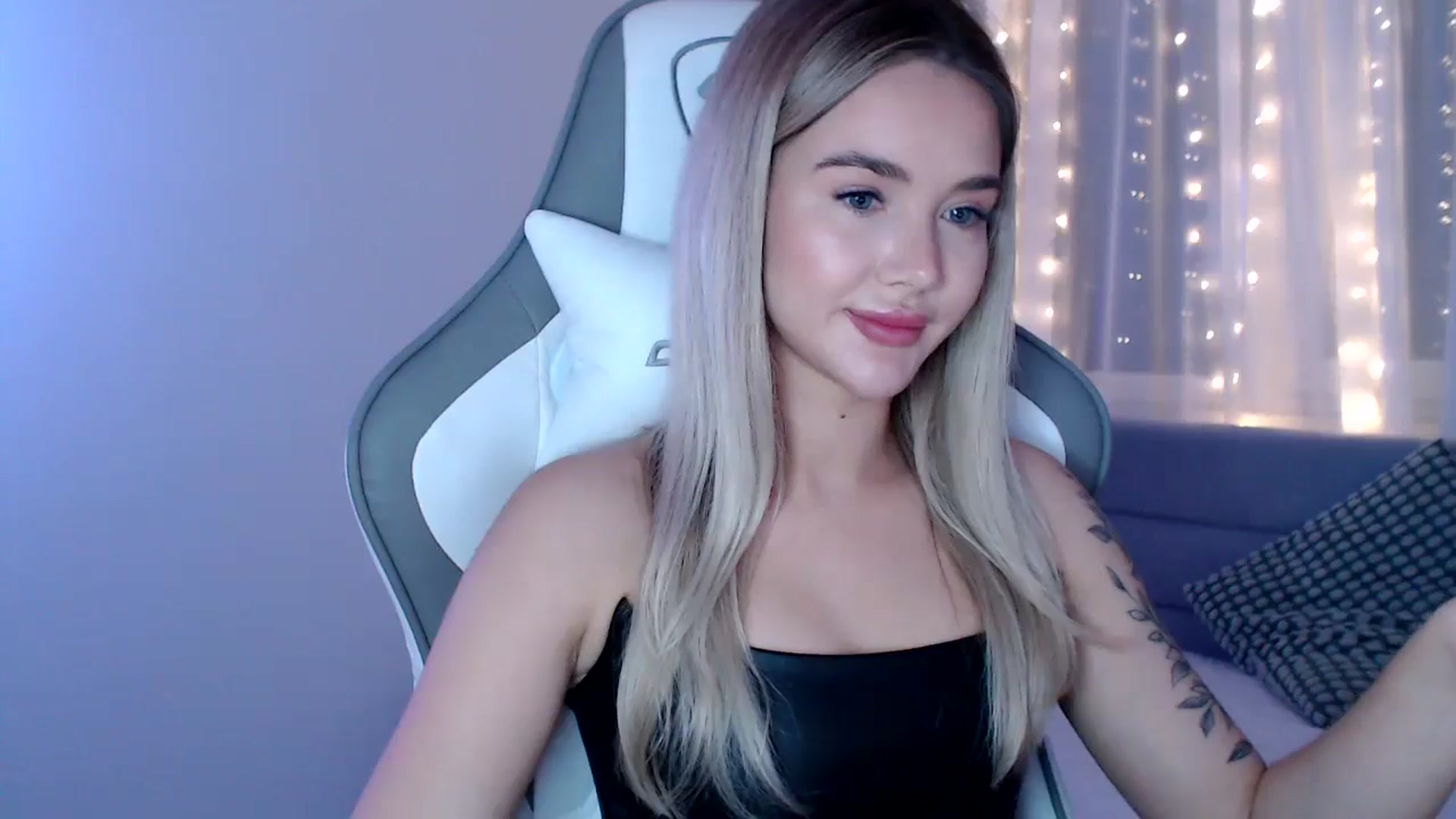 Gallery image thumbnail from HolyMeow's myfreecams stream on, 05/01/2025, 21:03 image 20 of 20