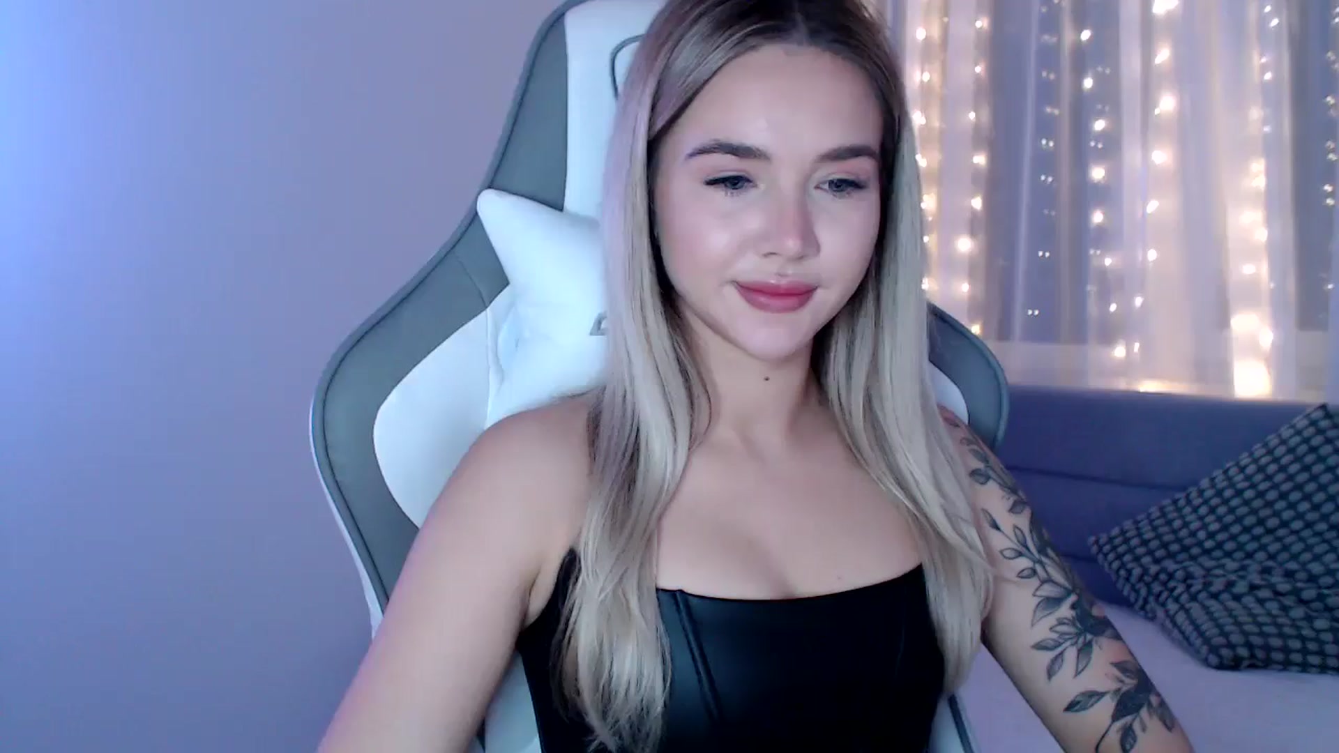 Gallery image thumbnail from HolyMeow's myfreecams stream on, 05/01/2025, 21:03 image 11 of 20