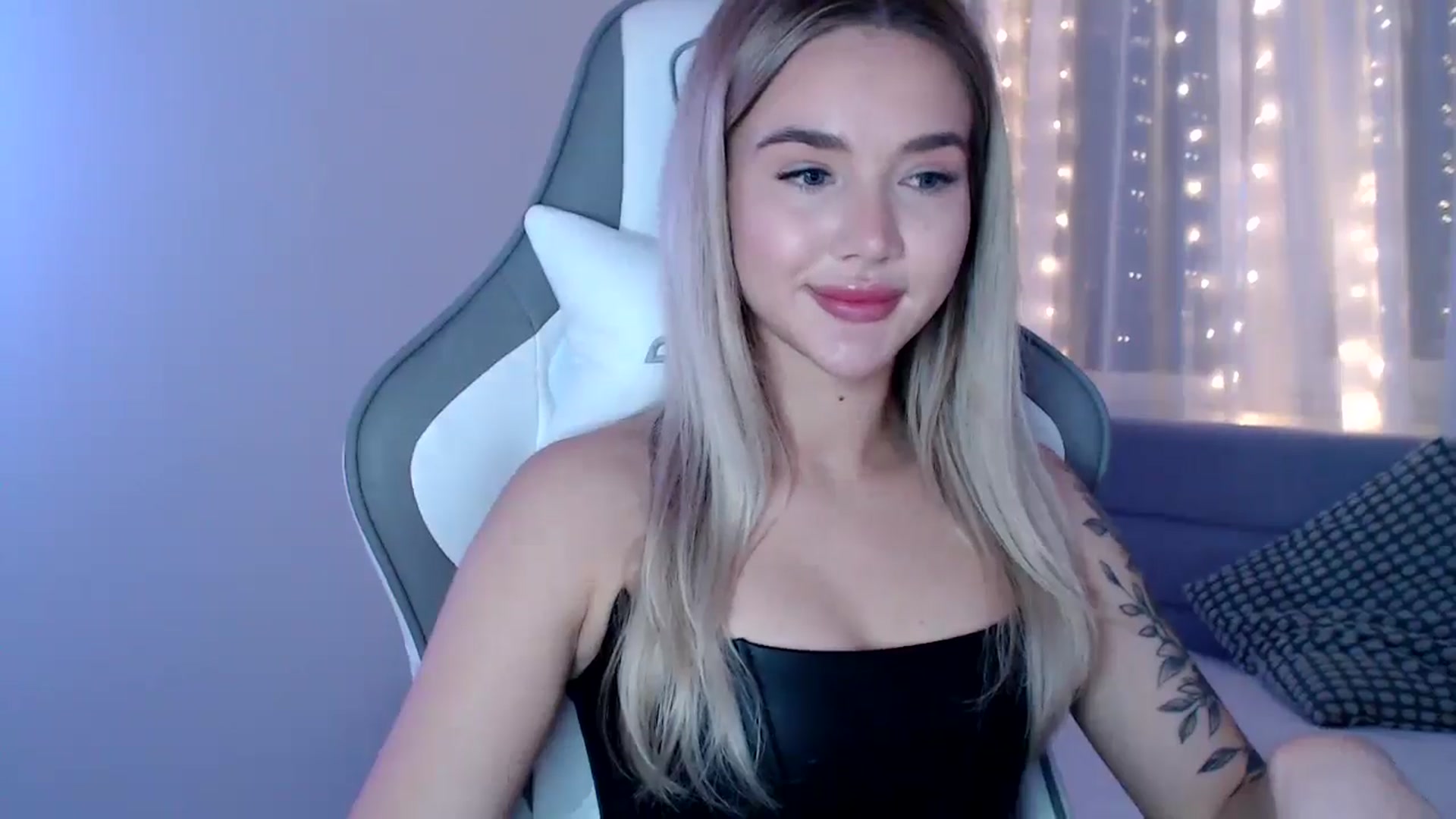 Gallery image thumbnail from HolyMeow's myfreecams stream on, 05/01/2025, 21:03 image 8 of 20
