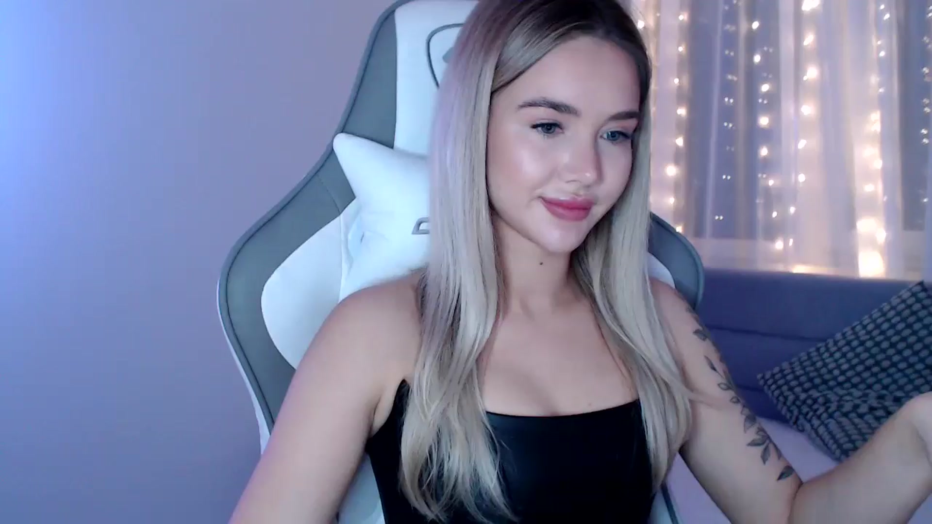 Gallery image thumbnail from HolyMeow's myfreecams stream on, 05/01/2025, 21:03 image 18 of 20