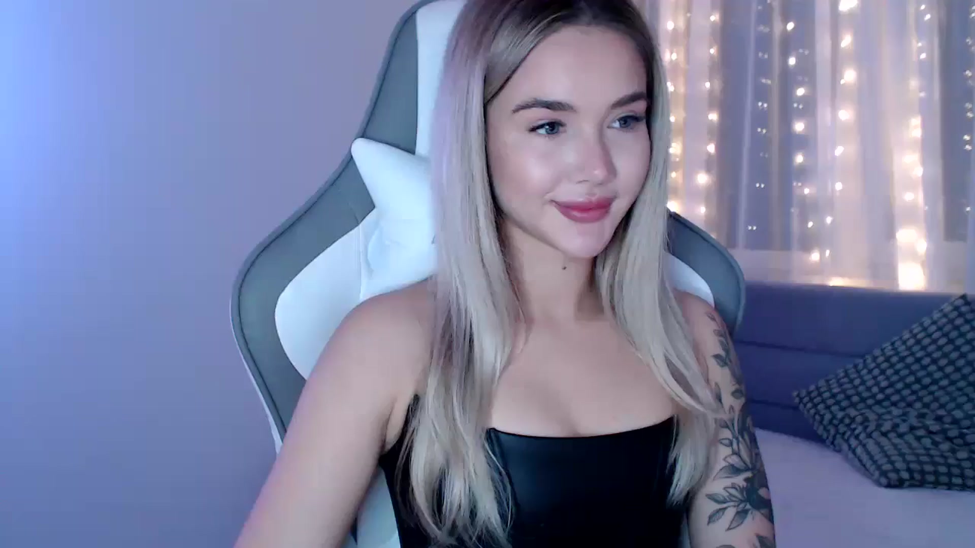 Gallery image thumbnail from HolyMeow's myfreecams stream on, 05/01/2025, 21:03 image 7 of 20