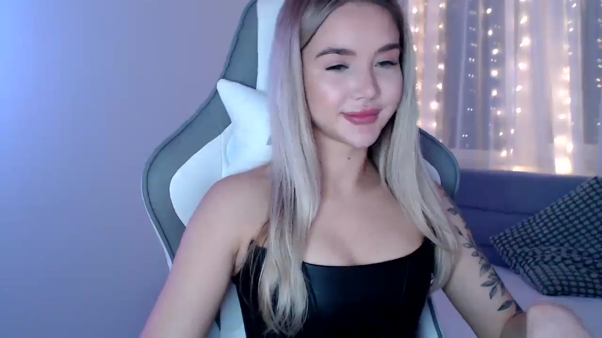 Gallery image thumbnail from HolyMeow's myfreecams stream on, 05/01/2025, 21:03 image 4 of 20