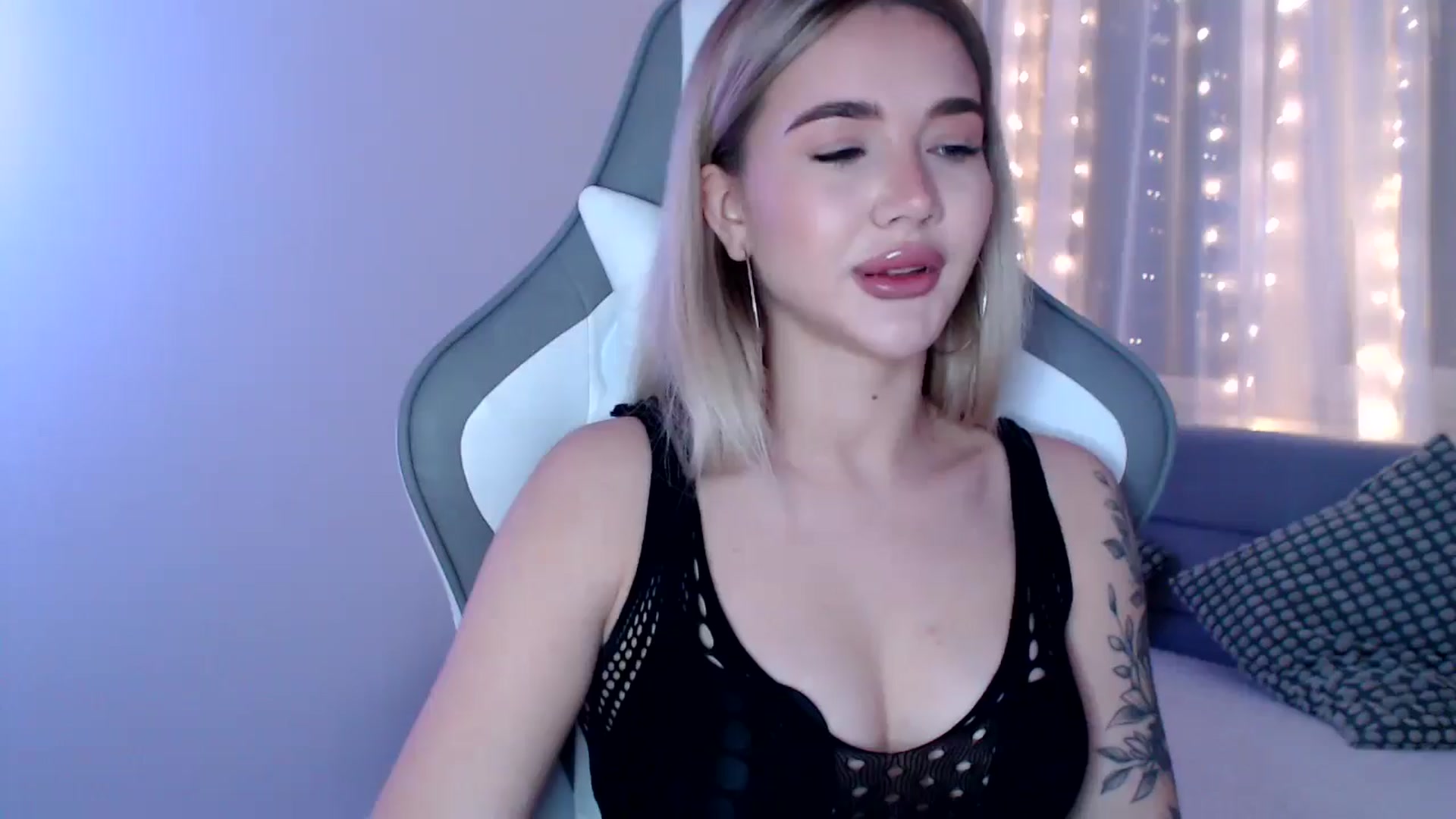 Gallery image thumbnail from HolyMeow's myfreecams stream on, 05/08/2025, 21:18 image 16 of 20