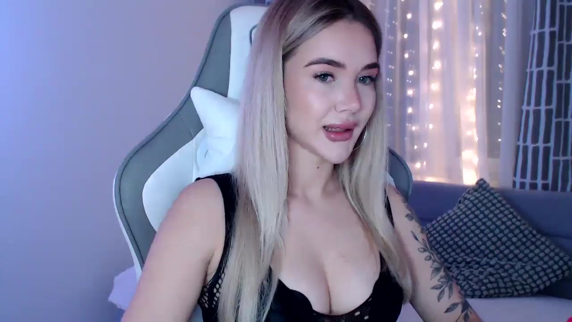 Gallery image thumbnail from HolyMeow's myfreecams stream on, 05/08/2025, 21:18 image 2 of 20
