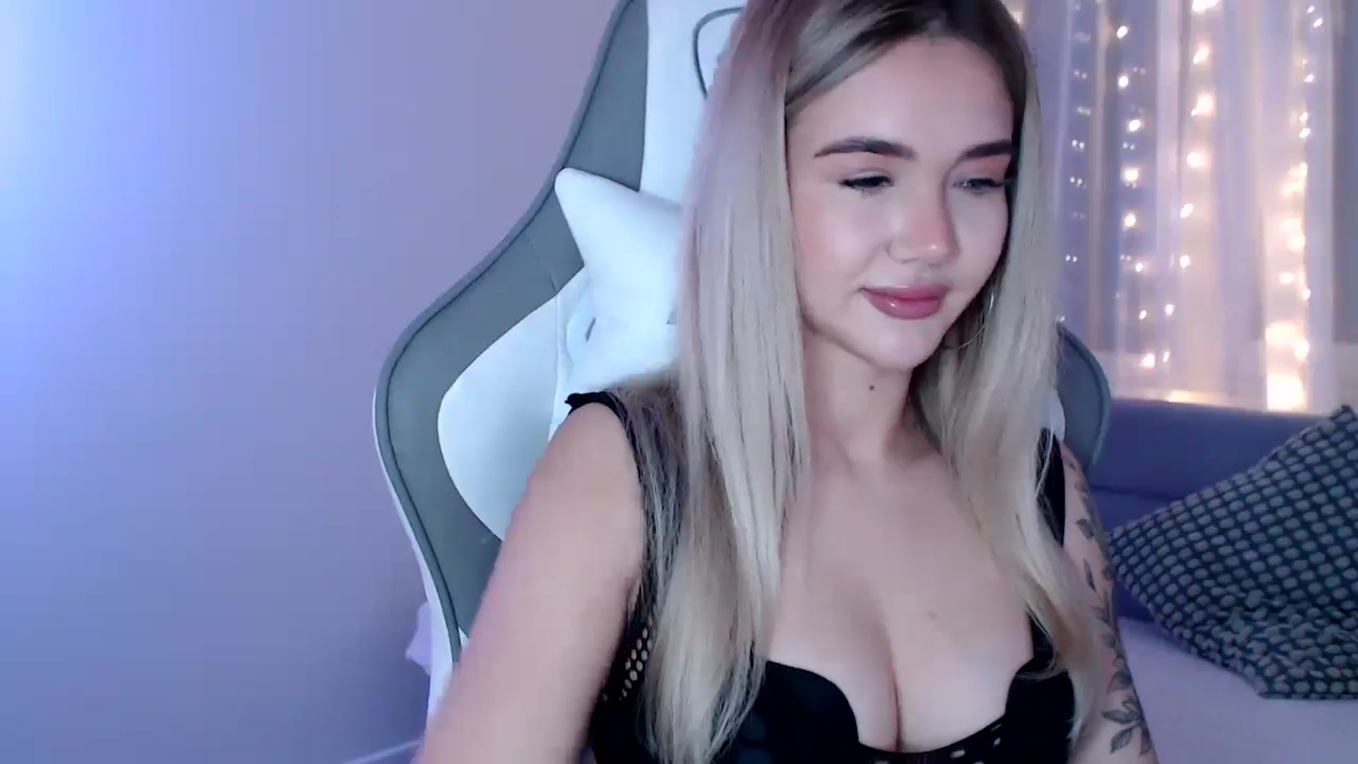 Gallery image thumbnail from HolyMeow's myfreecams stream on, 05/08/2025, 21:18 image 13 of 20