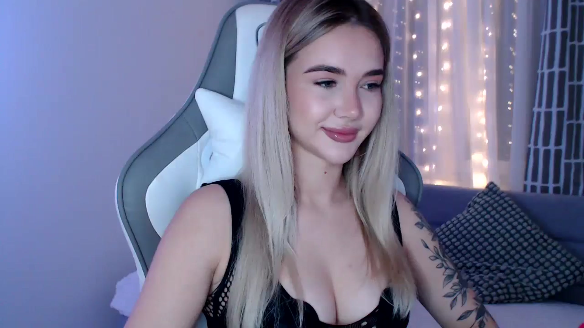 Gallery image thumbnail from HolyMeow's myfreecams stream on, 05/08/2025, 21:18 image 4 of 20