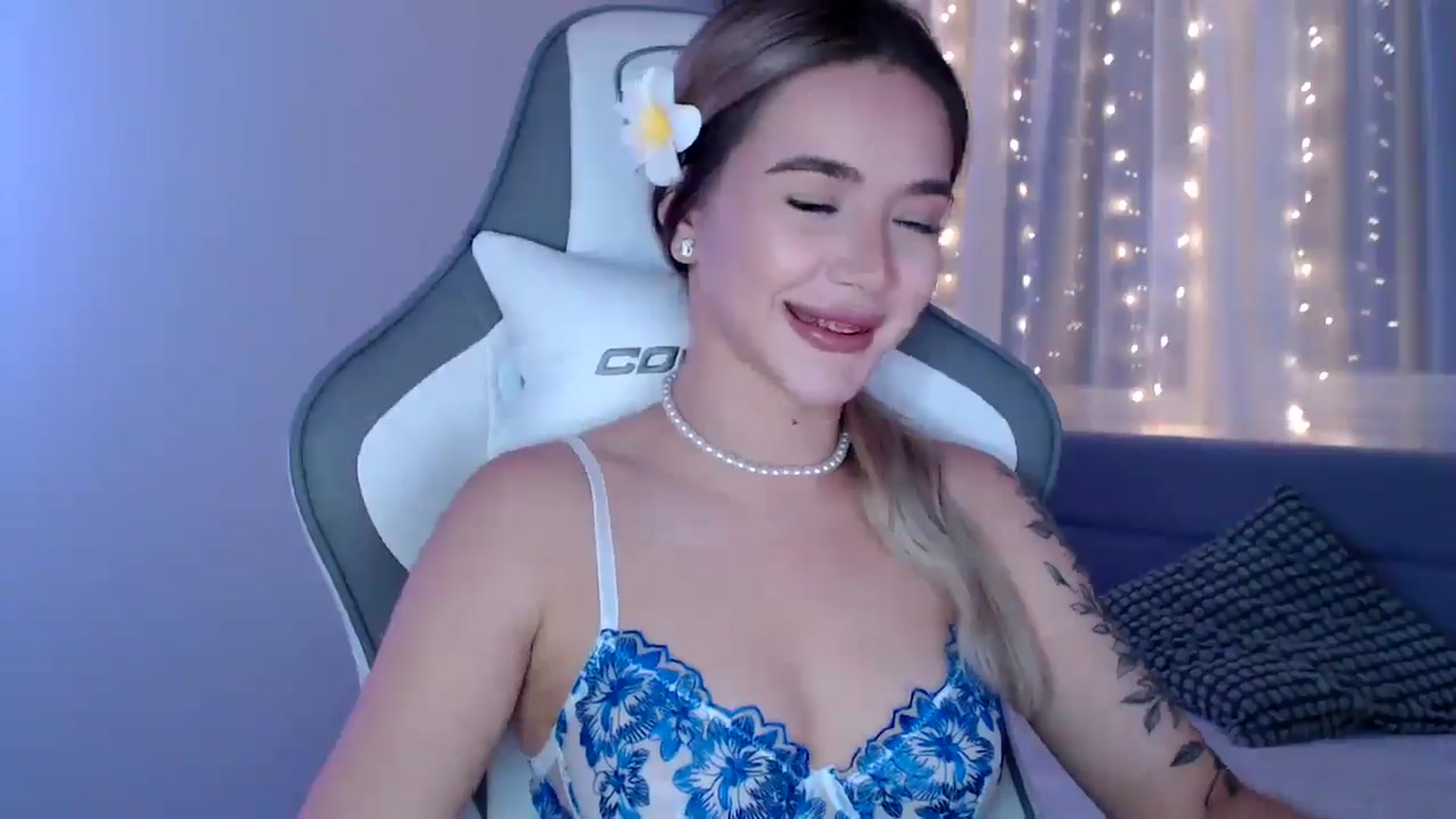 Gallery image thumbnail from HolyMeow's myfreecams stream on, 05/14/2025, 20:20 image 9 of 20