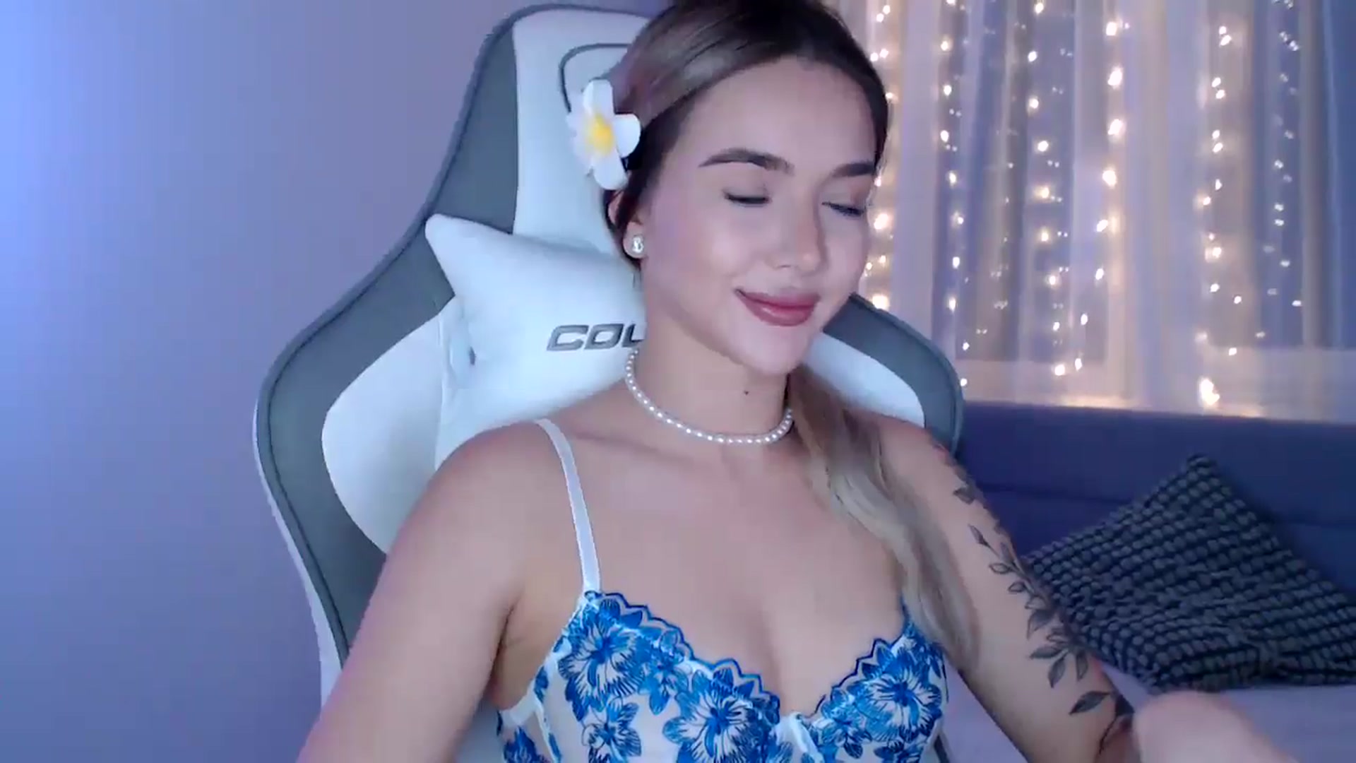 Gallery image thumbnail from HolyMeow's myfreecams stream on, 05/14/2025, 20:20 image 14 of 20