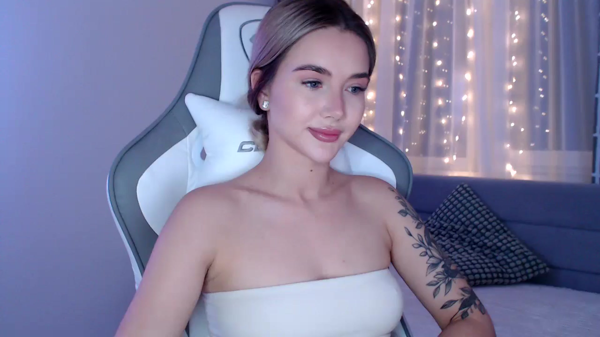 Gallery image thumbnail from HolyMeow's myfreecams stream on, 05/16/2025, 18:37 image 10 of 20
