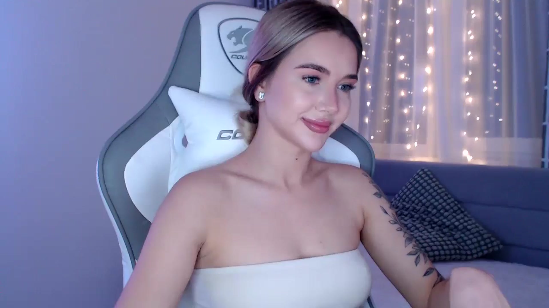 Gallery image thumbnail from HolyMeow's myfreecams stream on, 05/16/2025, 18:37 image 15 of 20