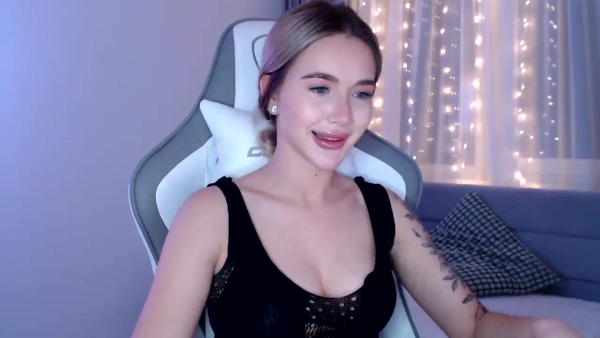 Gallery image thumbnail from HolyMeow's myfreecams stream on, 05/16/2025, 19:33 image 9 of 20