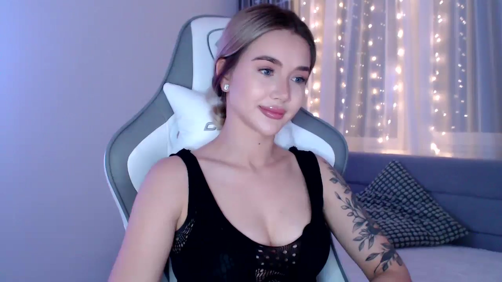 Gallery image thumbnail from HolyMeow's myfreecams stream on, 05/16/2025, 19:33 image 8 of 20