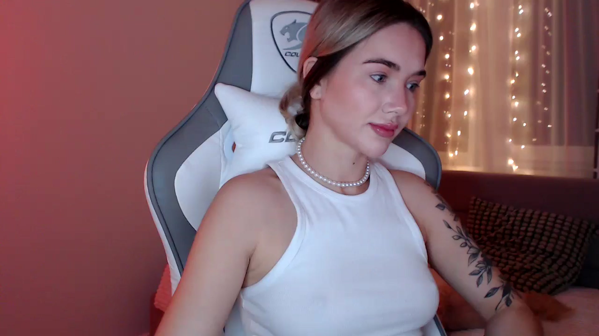 Gallery image thumbnail from HolyMeow's myfreecams stream on, 05/29/2025, 20:54 image 9 of 20