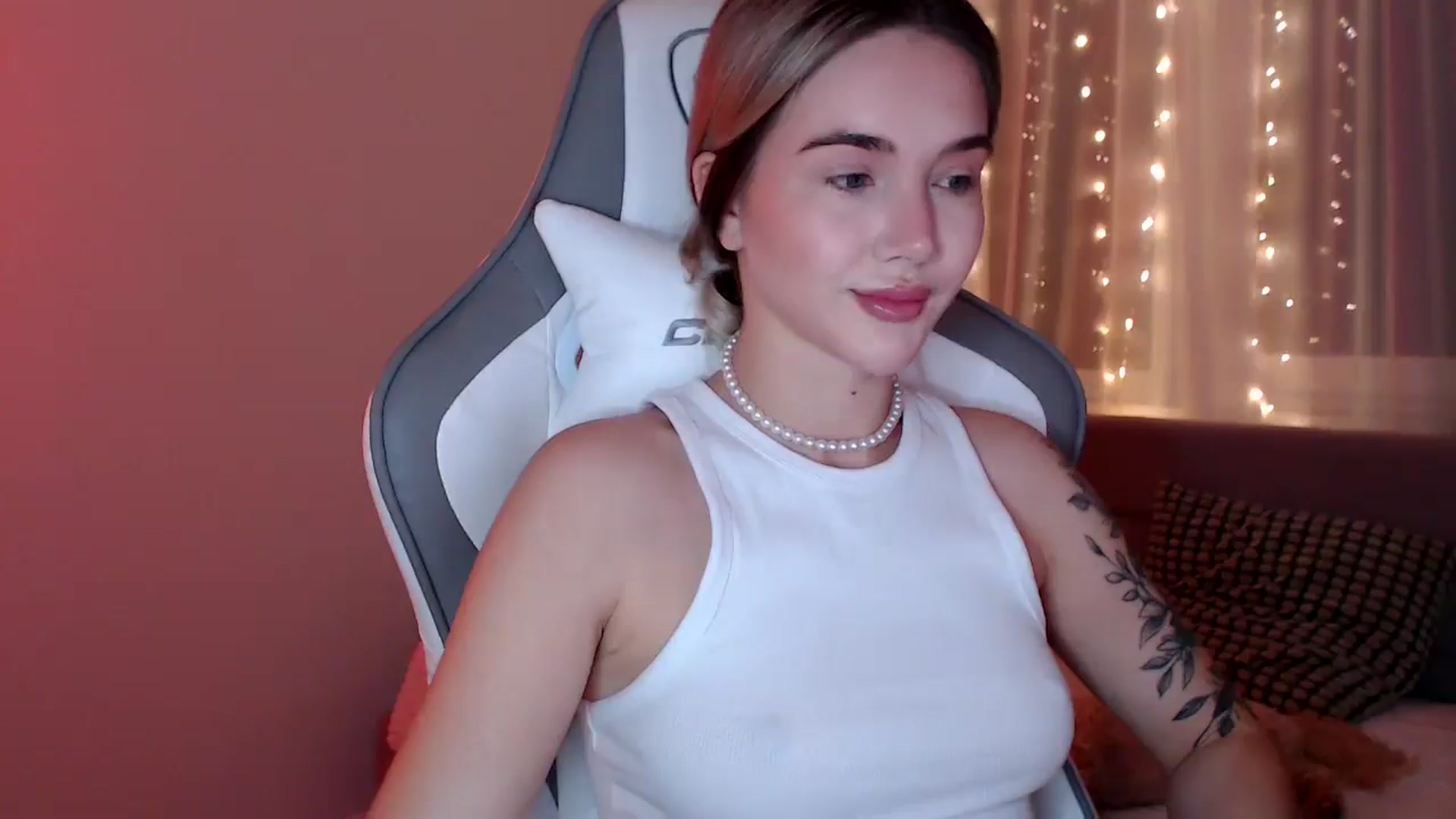 Gallery image thumbnail from HolyMeow's myfreecams stream on, 05/29/2025, 20:54 image 4 of 20