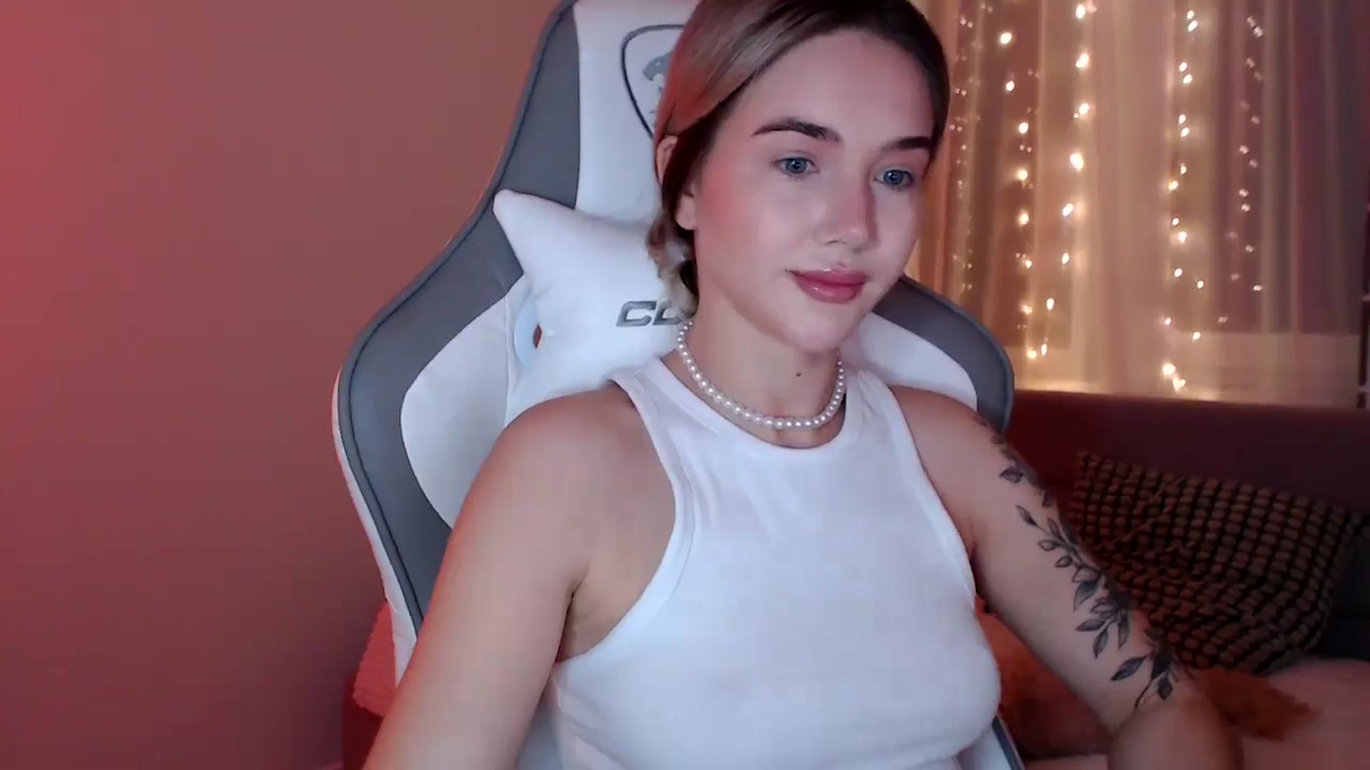 Gallery image thumbnail from HolyMeow's myfreecams stream on, 05/29/2025, 20:54 image 7 of 20