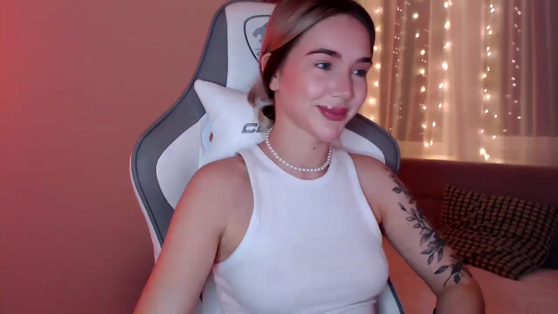 Gallery image thumbnail from HolyMeow's myfreecams stream on, 05/29/2025, 20:54 image 1 of 20