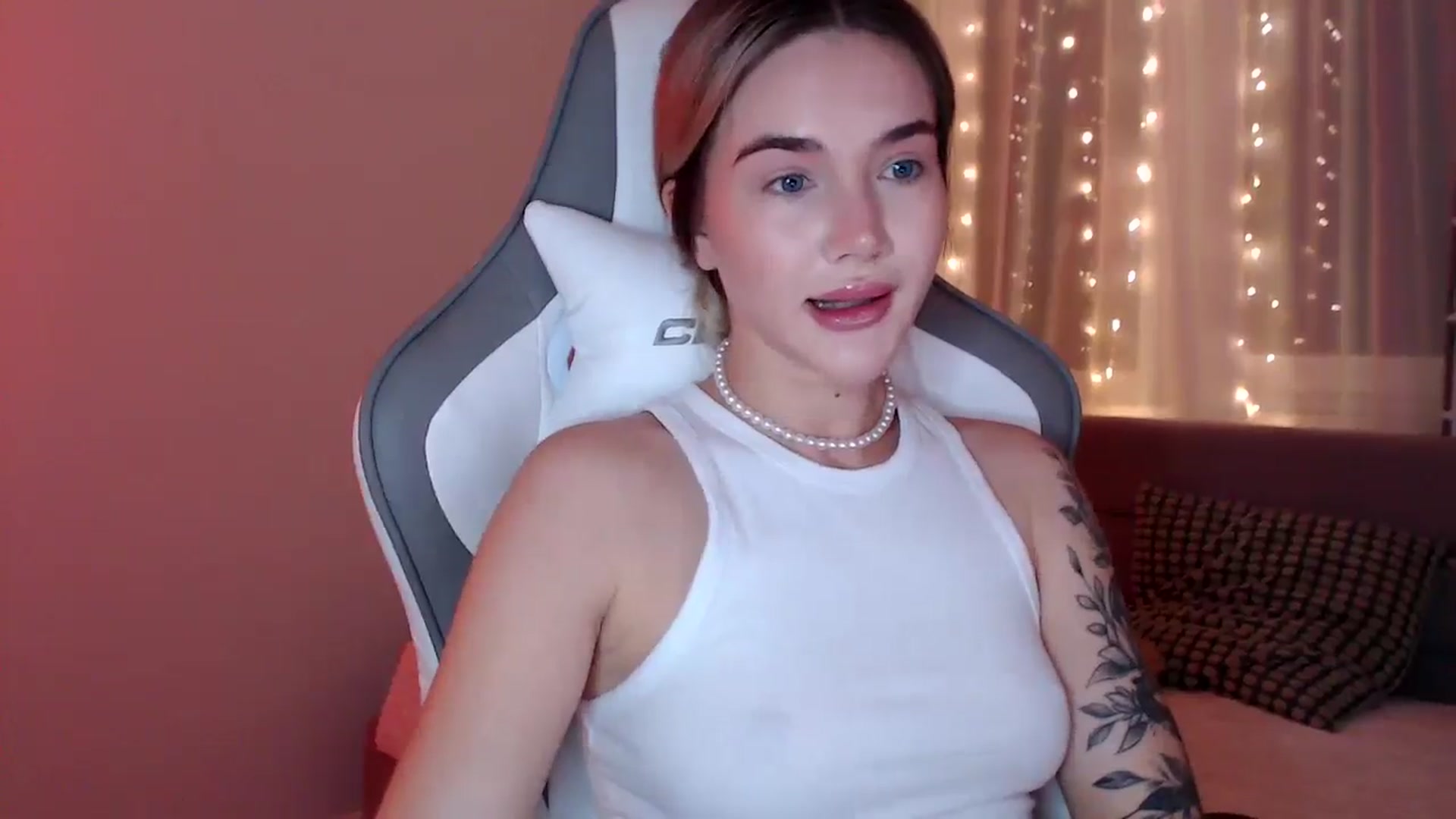 Gallery image thumbnail from HolyMeow's myfreecams stream on, 05/29/2025, 20:54 image 16 of 20