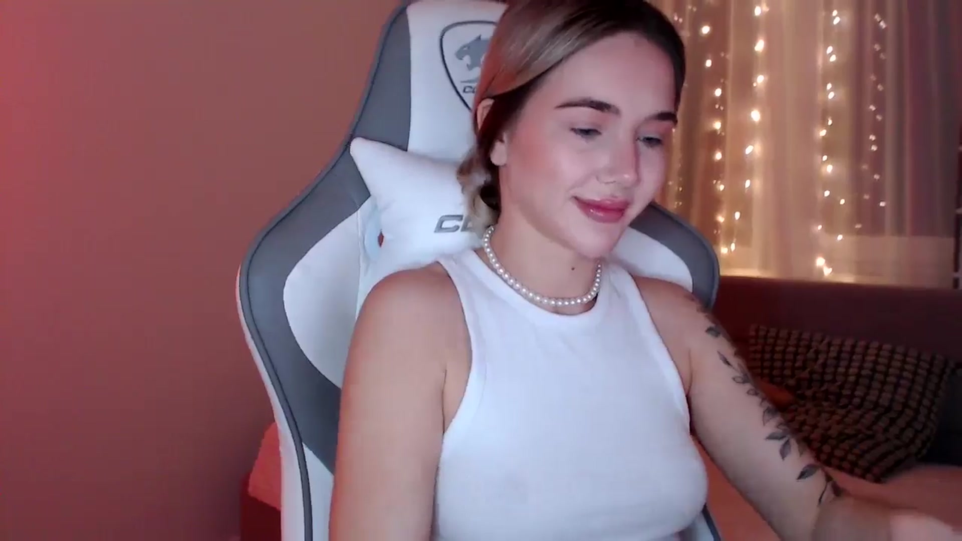 Gallery image thumbnail from HolyMeow's myfreecams stream on, 05/29/2025, 20:54 image 13 of 20